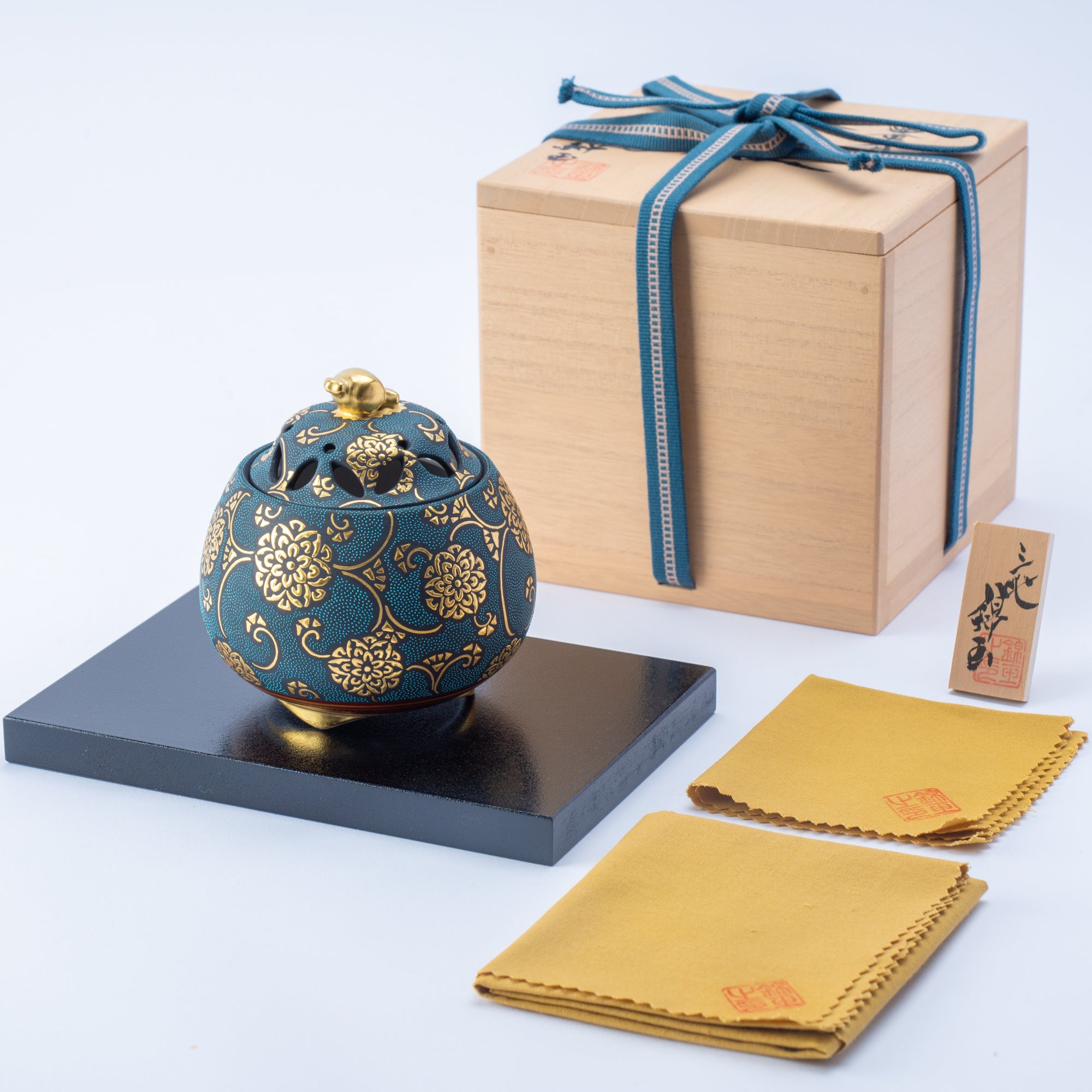 Morikin Floral Arabesque Aochibu Incense Burner