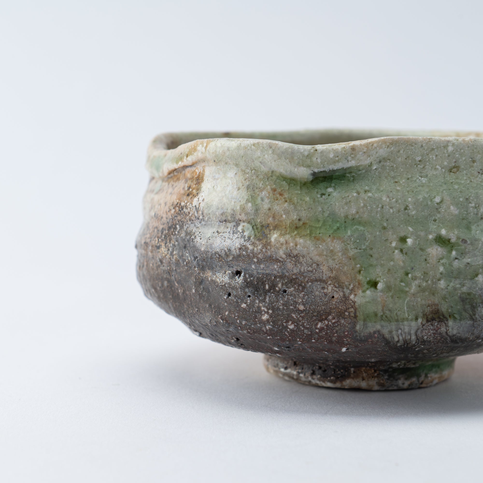 Iga Matcha-Schale mit variablem Glanz