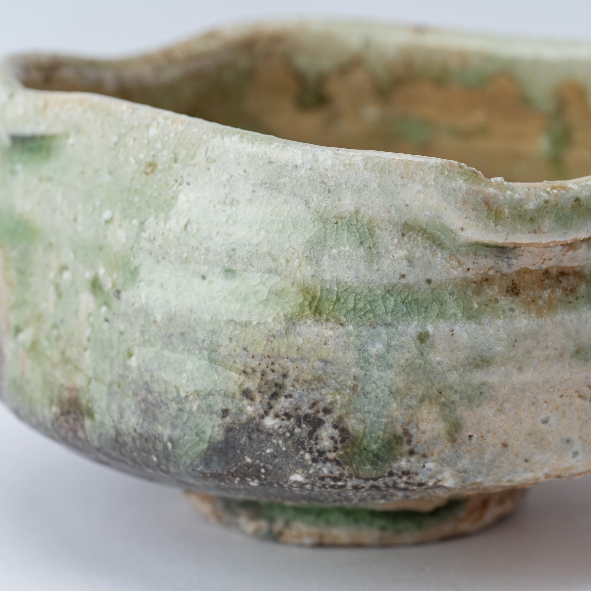 Iga Matcha-Schale mit variablem Glanz