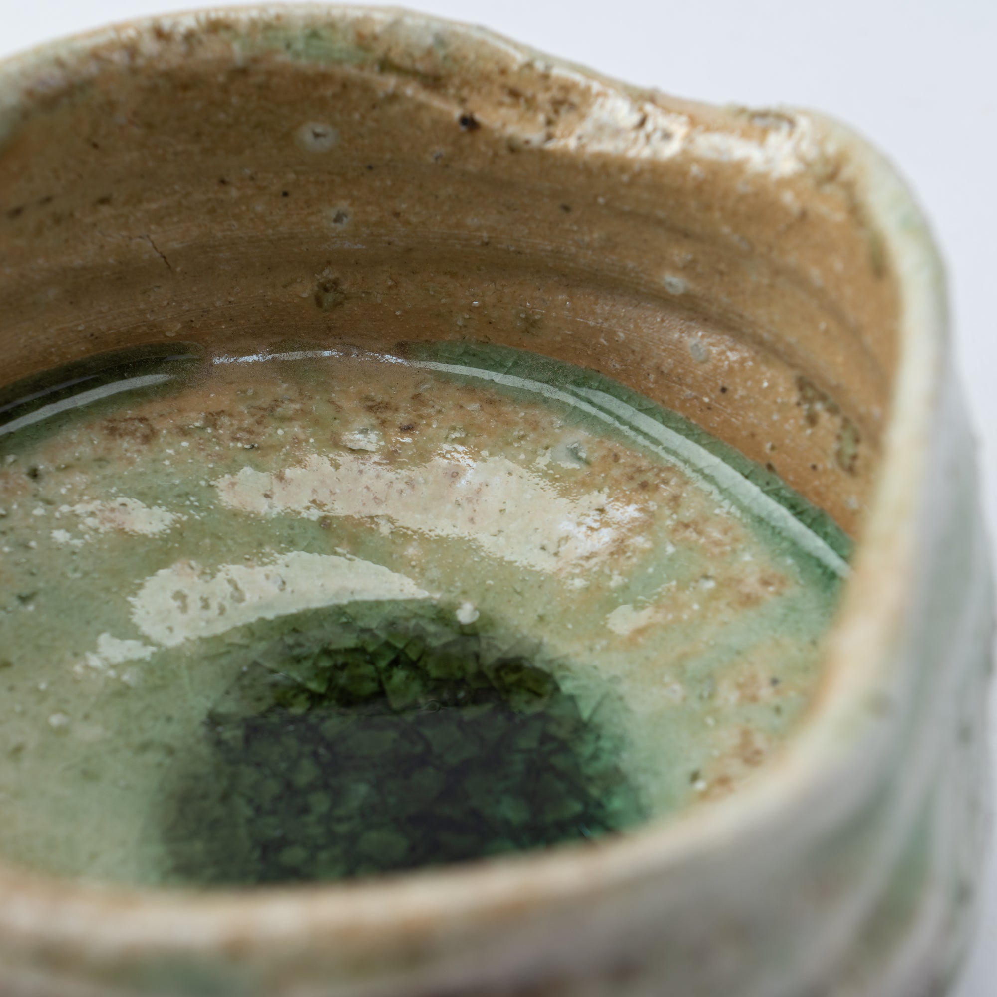 Iga Matcha-Schale mit variablem Glanz