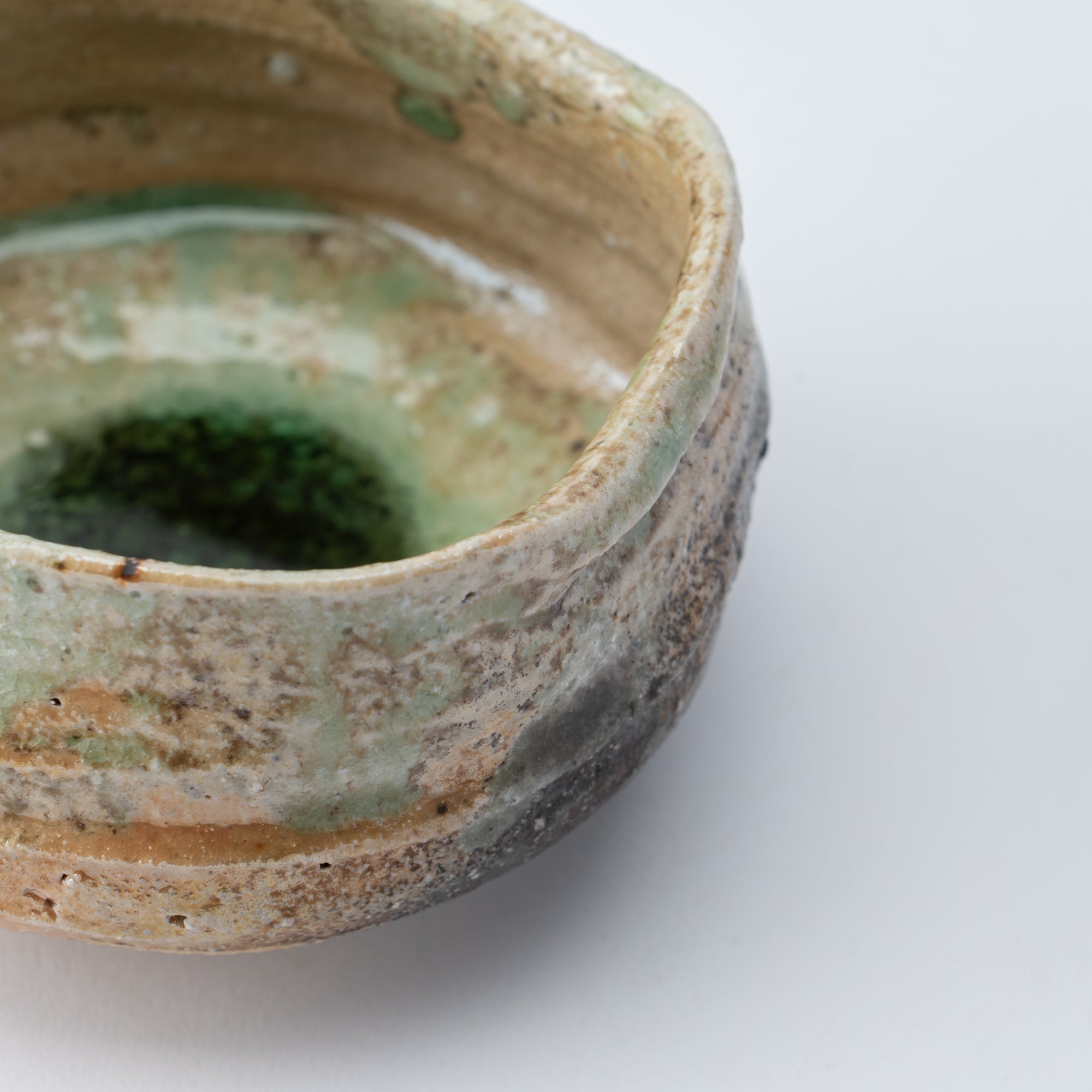 Iga Matcha-Schale mit variablem Glanz