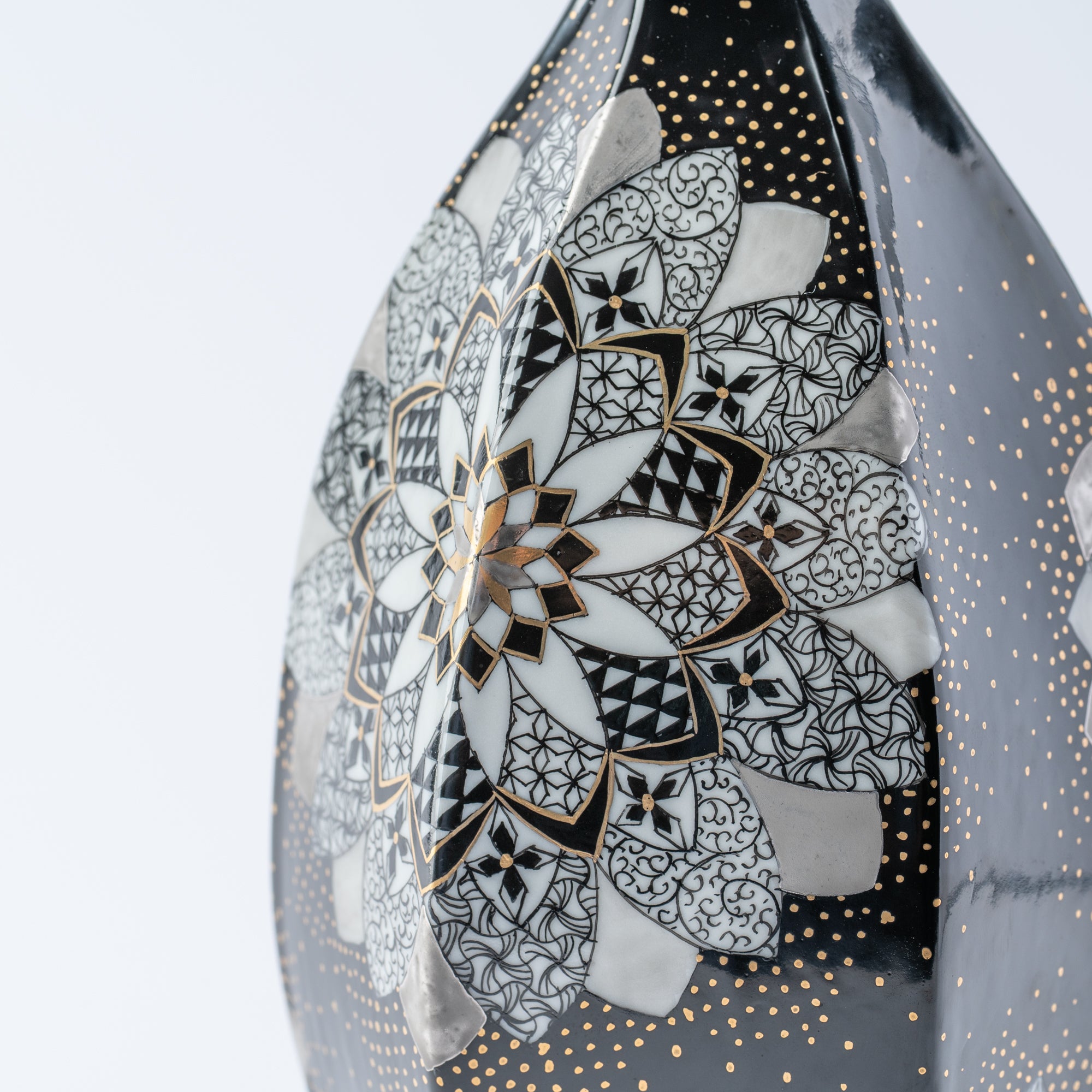 Black Kaleidoscope Bloom Japanese Single Flower Vase