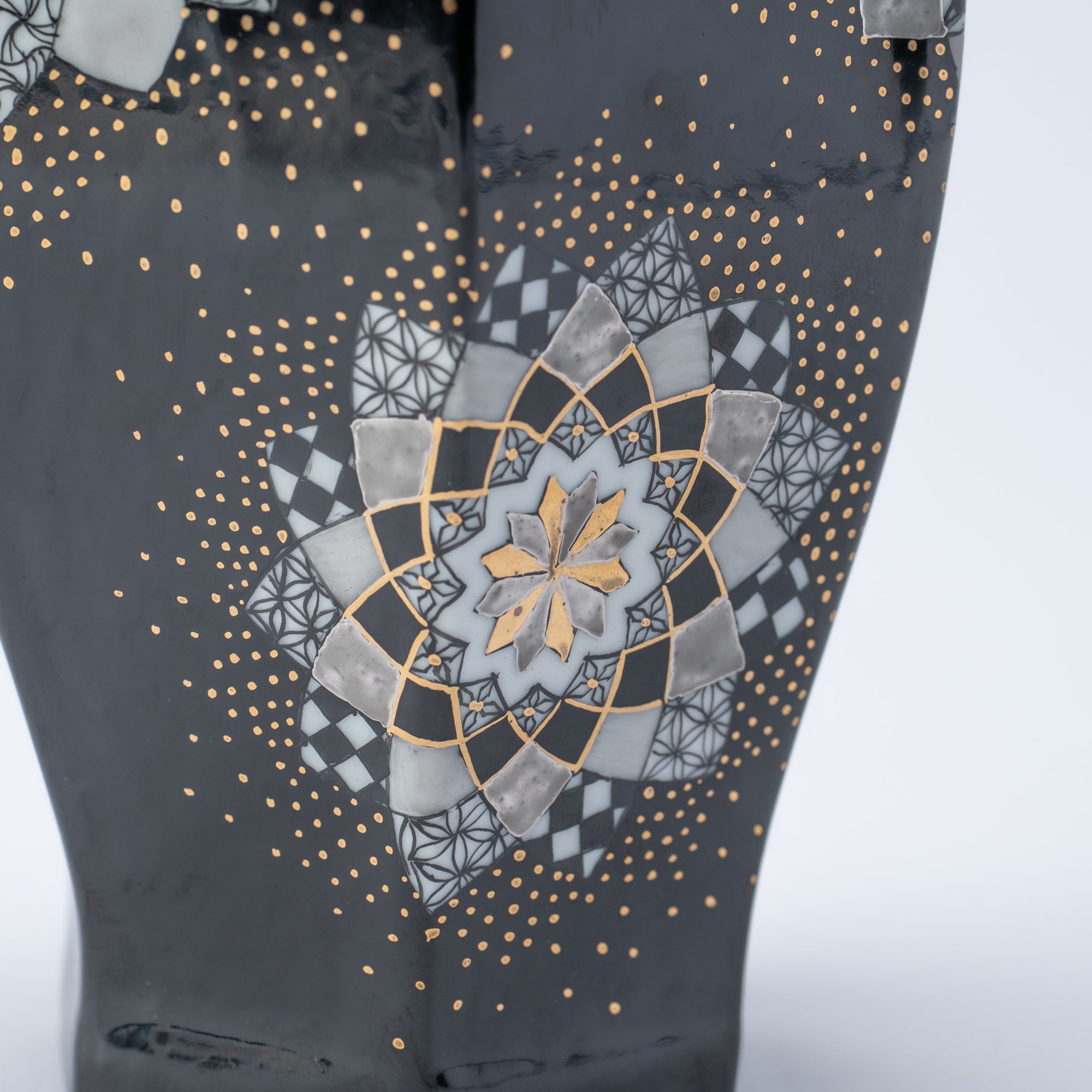 Black Kaleidoscope Bloom Japanese Single Flower Vase