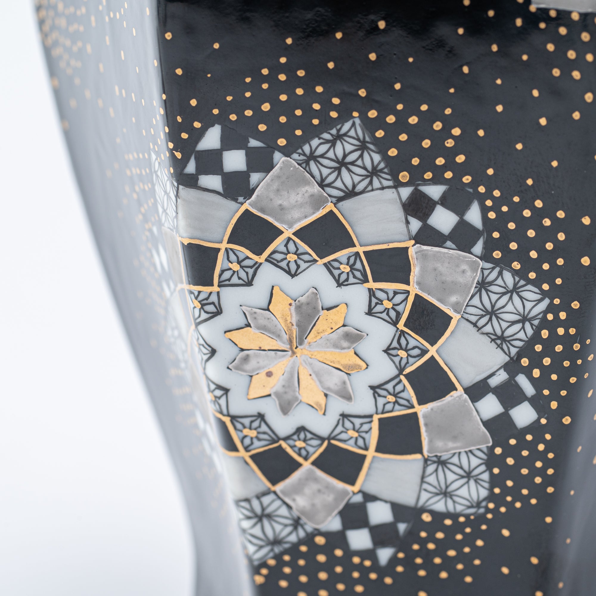 Black Kaleidoscope Bloom Japanese Single Flower Vase