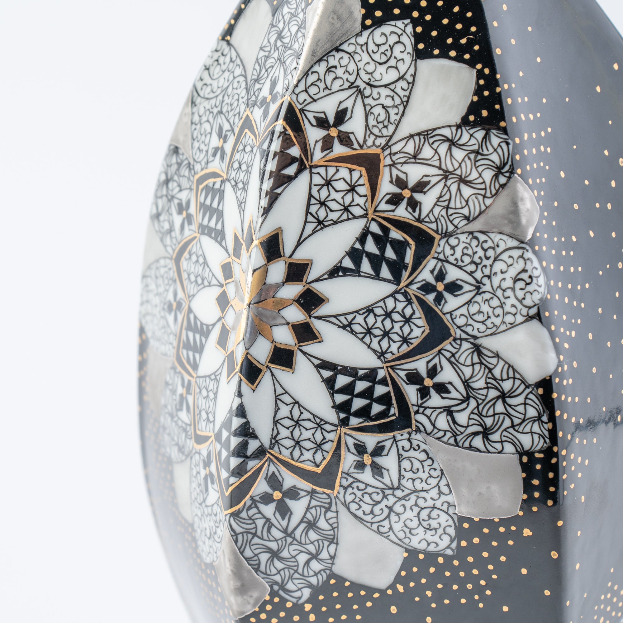 Black Kaleidoscope Bloom Japanese Single Flower Vase