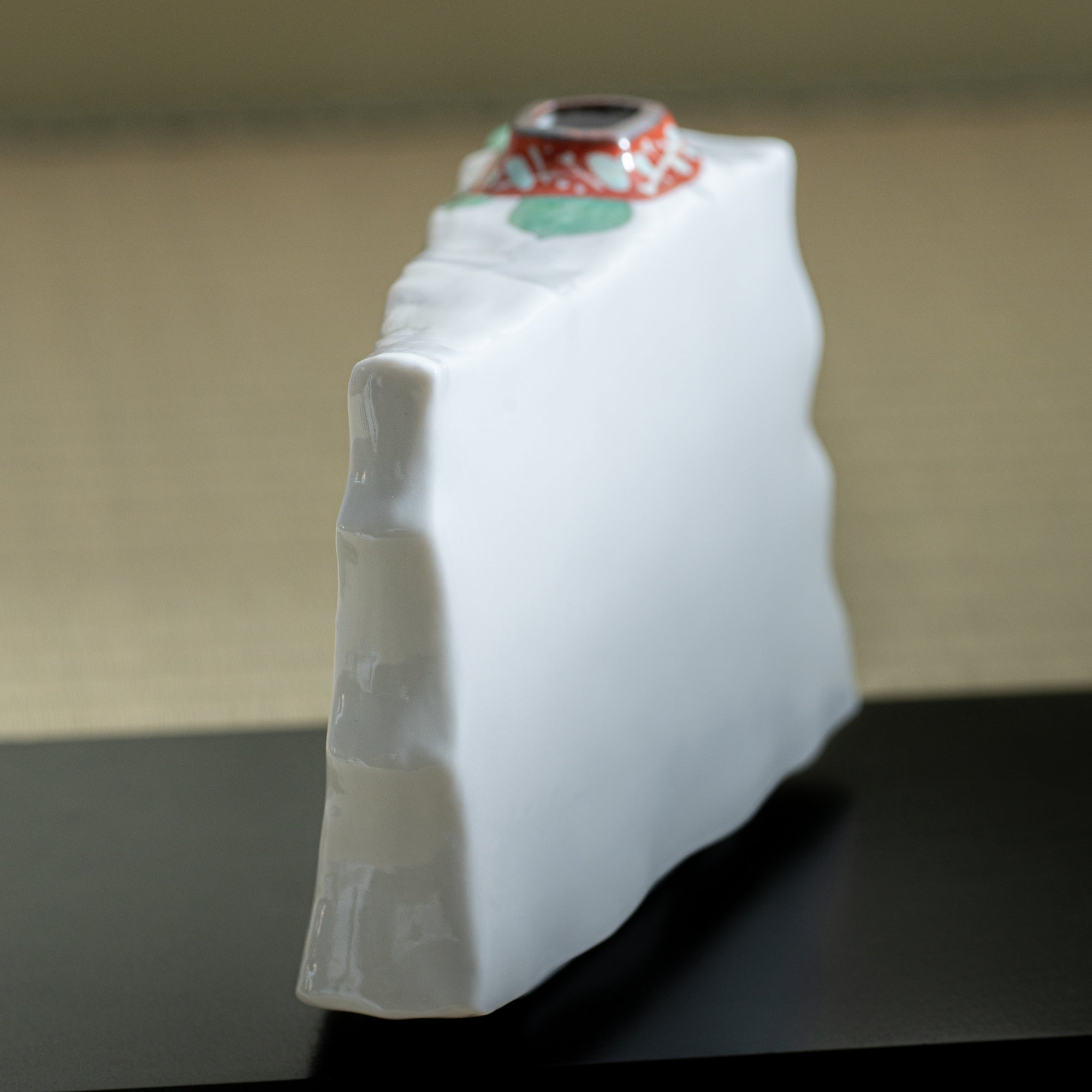 Jarrón japonés con flores de camelia y gorriones gemelos