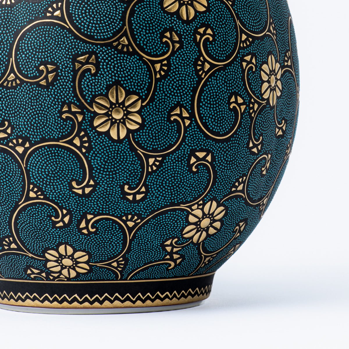 Morikin Floral Arabesque Aochibu Ovale Vase