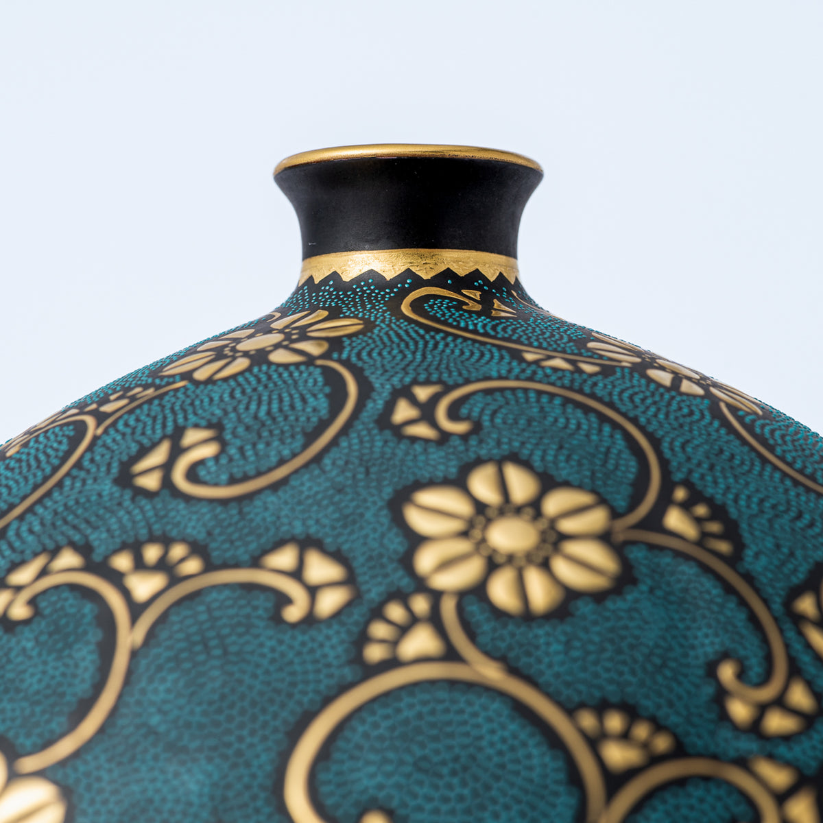 Morikin Floral Arabesque Aochibu Ovale Vase