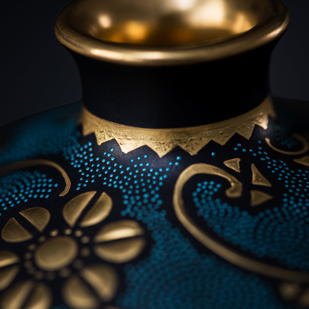 Morikin Floral Arabesque Aochibu Ovale Vase