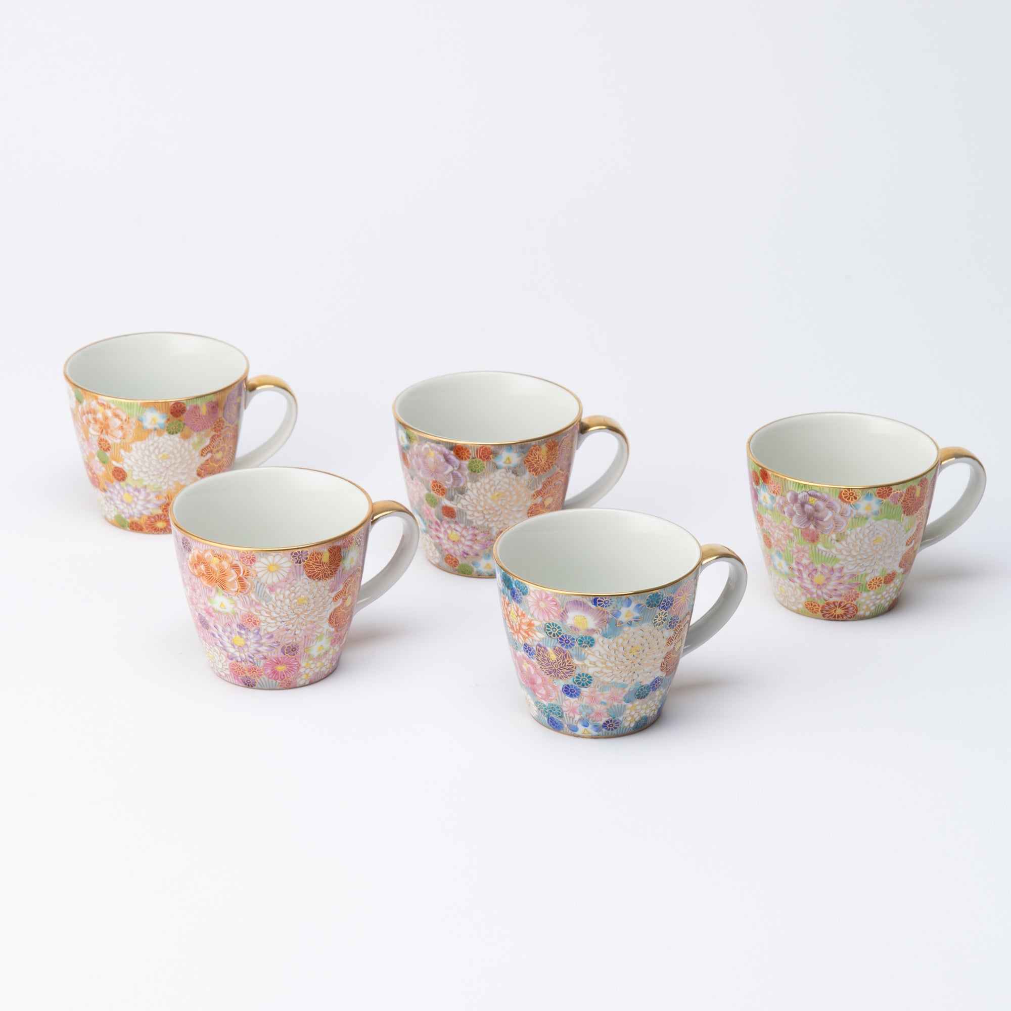 Taza floral con borde dorado de Hanazume