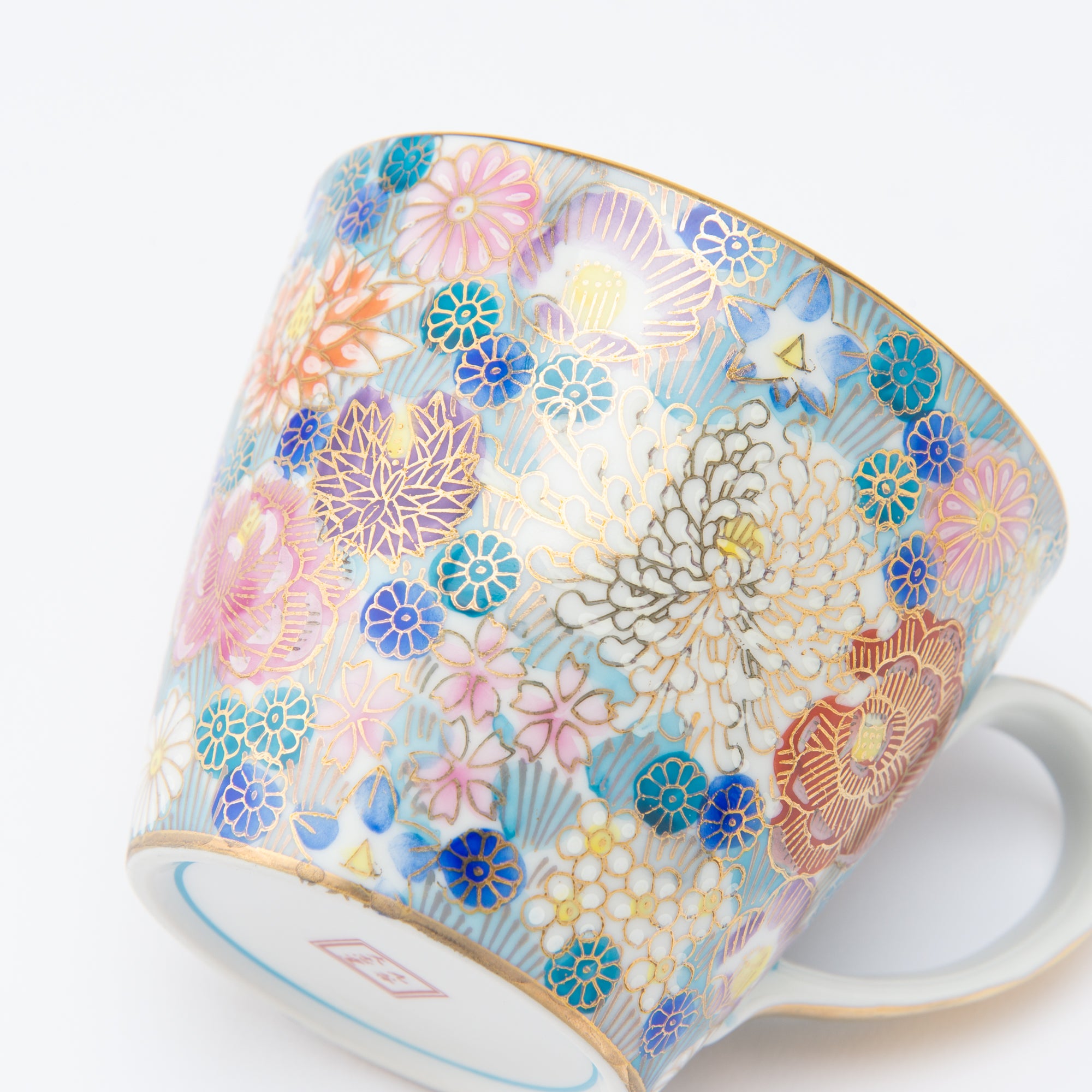 Taza floral con borde dorado de Hanazume