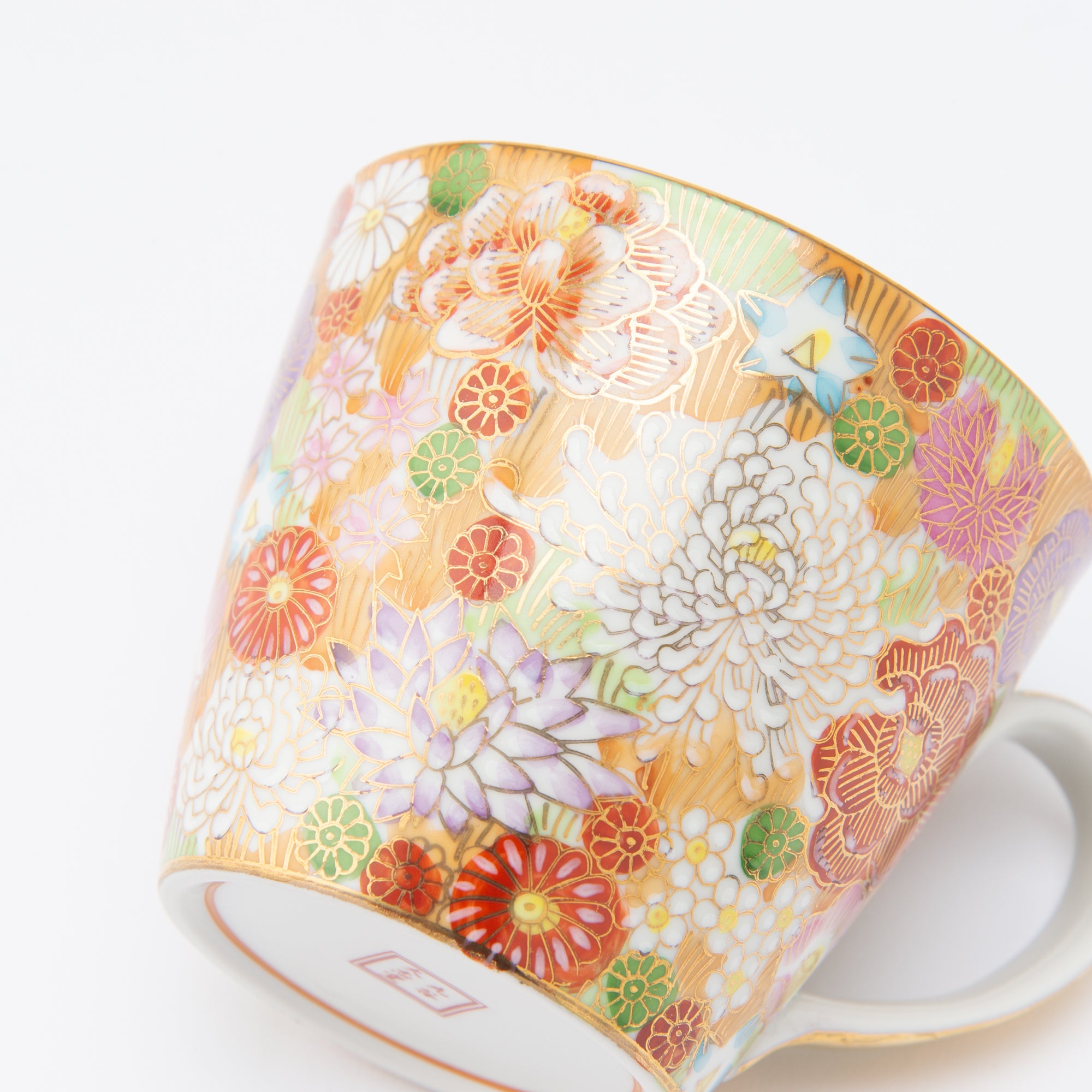 Taza floral con borde dorado de Hanazume