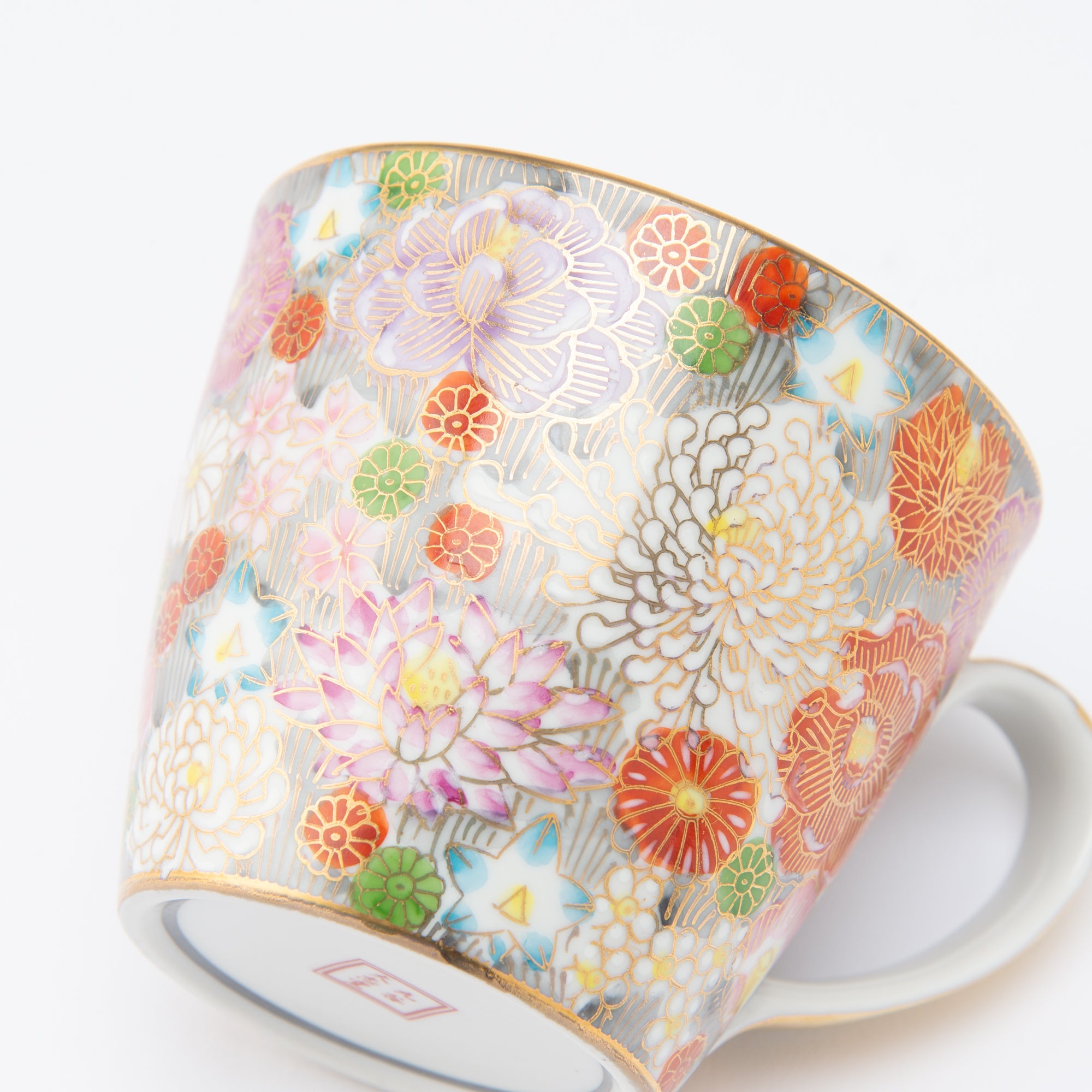 Taza floral con borde dorado de Hanazume