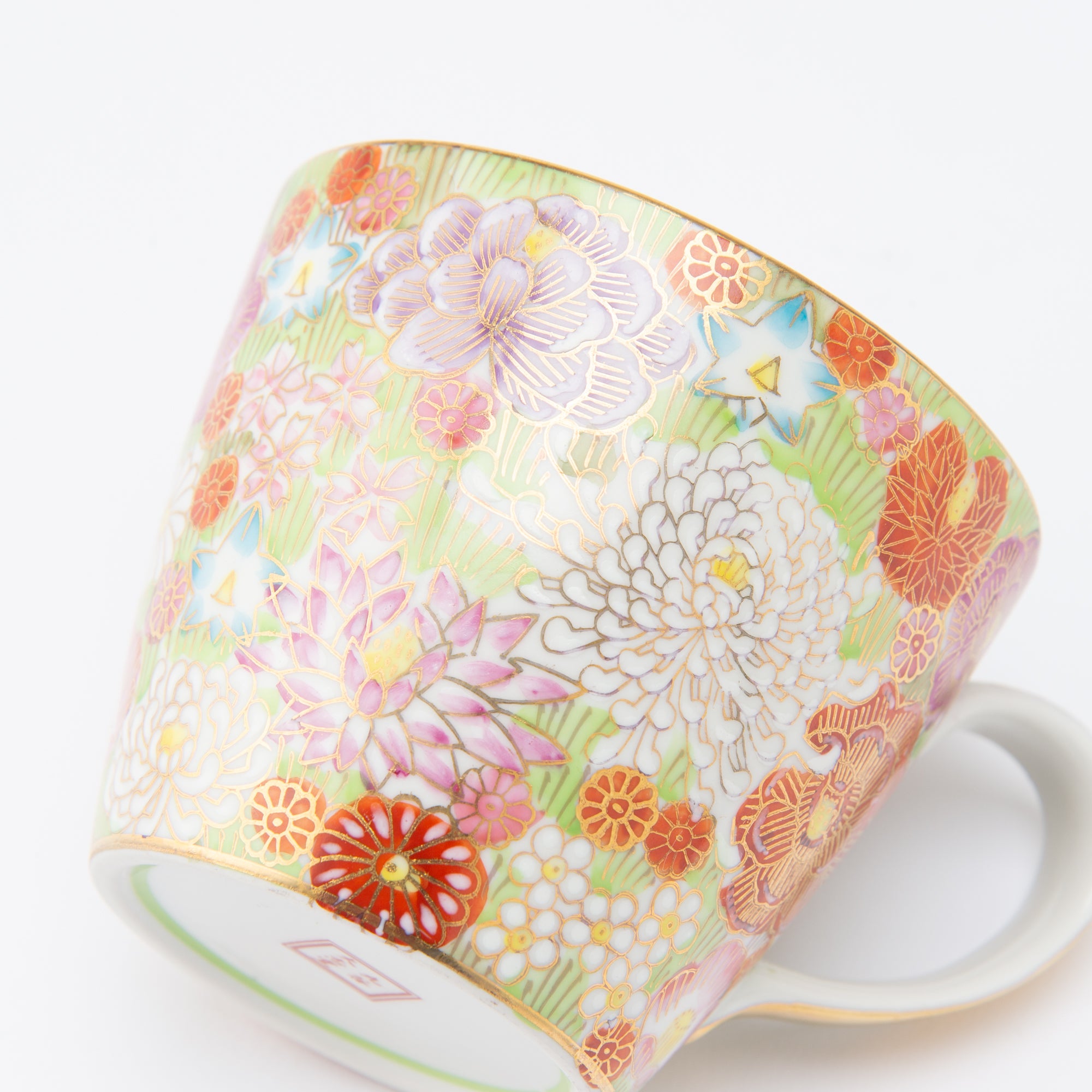 Taza floral con borde dorado de Hanazume