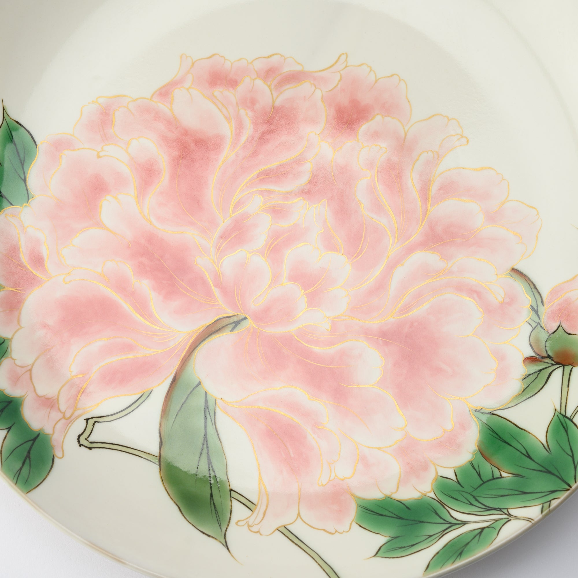 Plato decorativo de peonía floreciente