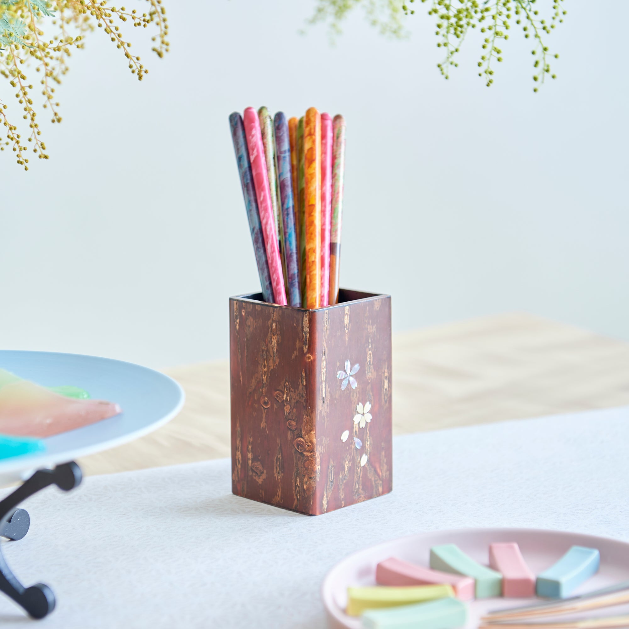 Soporte para cubiertos con incrustaciones de concha de Sakura
