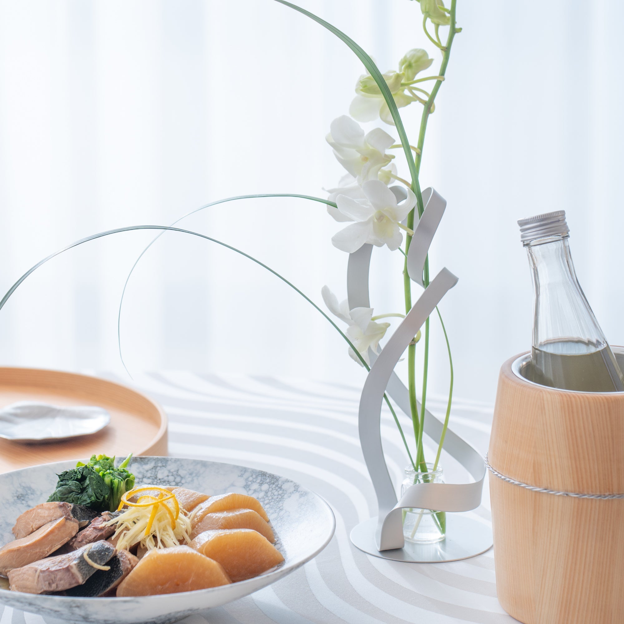 ALART Aluminum TWIST Single Flower Vase L - MUSUBI KILN - Quality Japanese Tableware and Gift