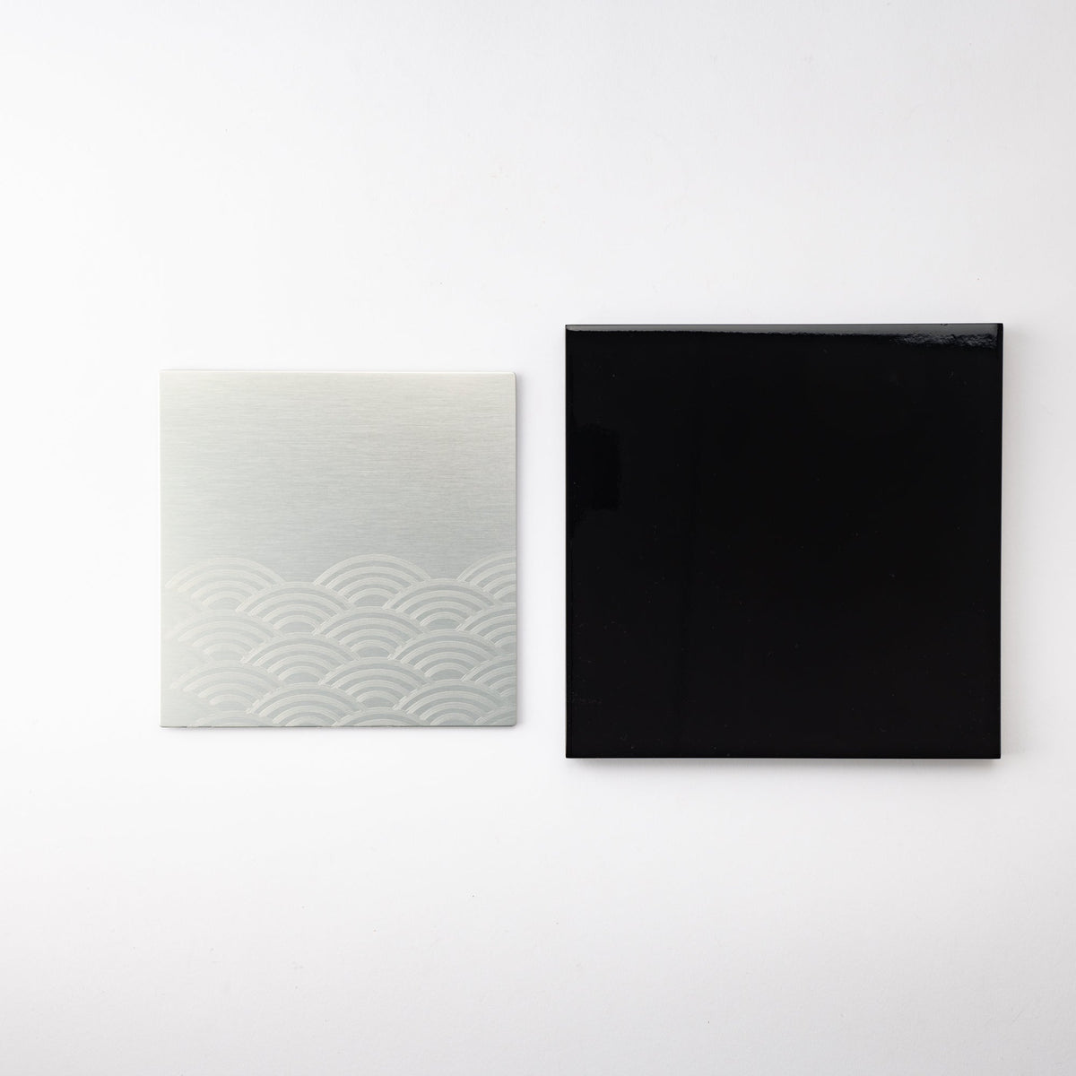ALART Aluminum Wave Pattern & Lacquerware Serving Tray - MUSUBI KILN - Quality Japanese Tableware and Gift