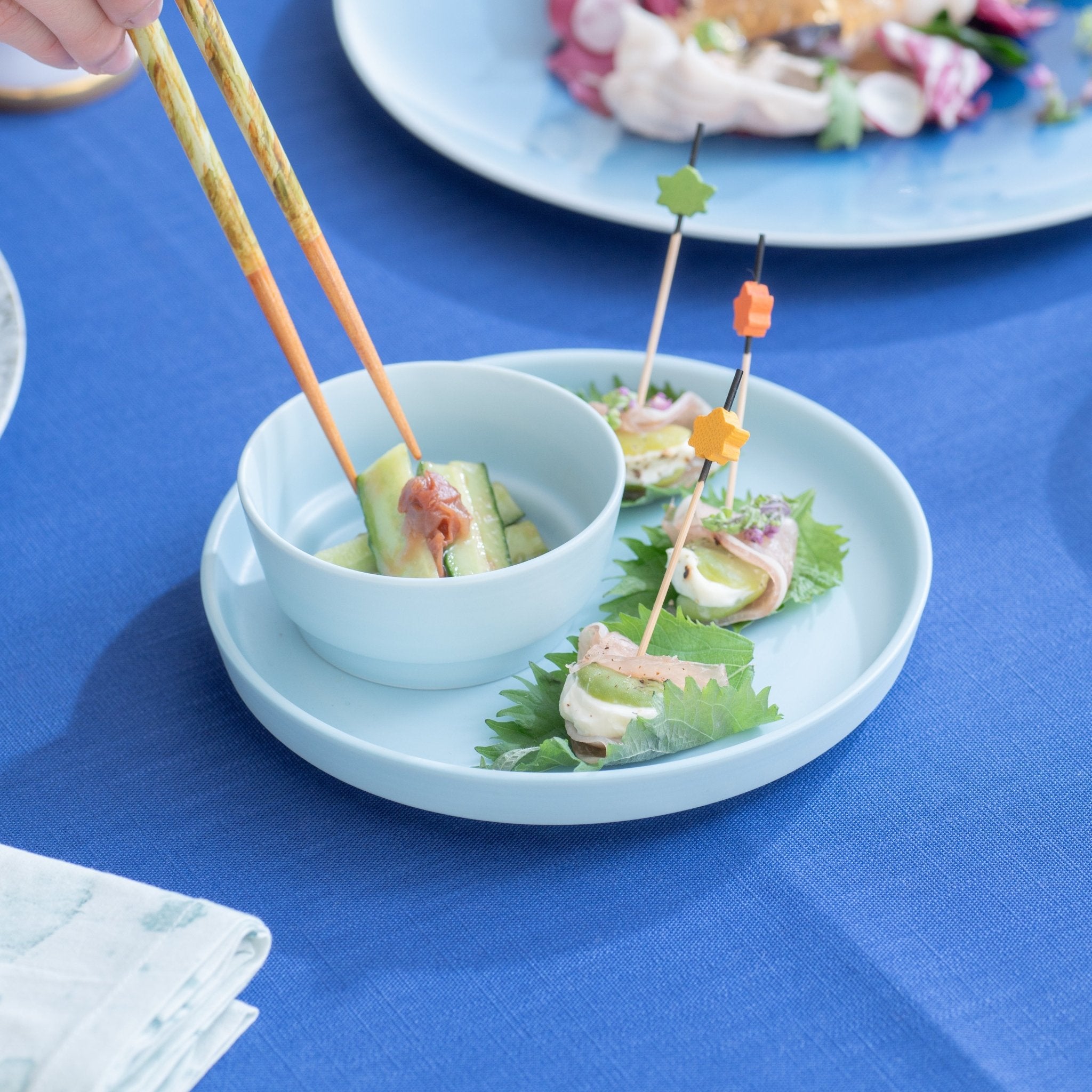 Arita Porcelain Lab Hydrangea Blue Conic Modern Jubako Bento Box - MUSUBI KILN - Quality Japanese Tableware and Gift