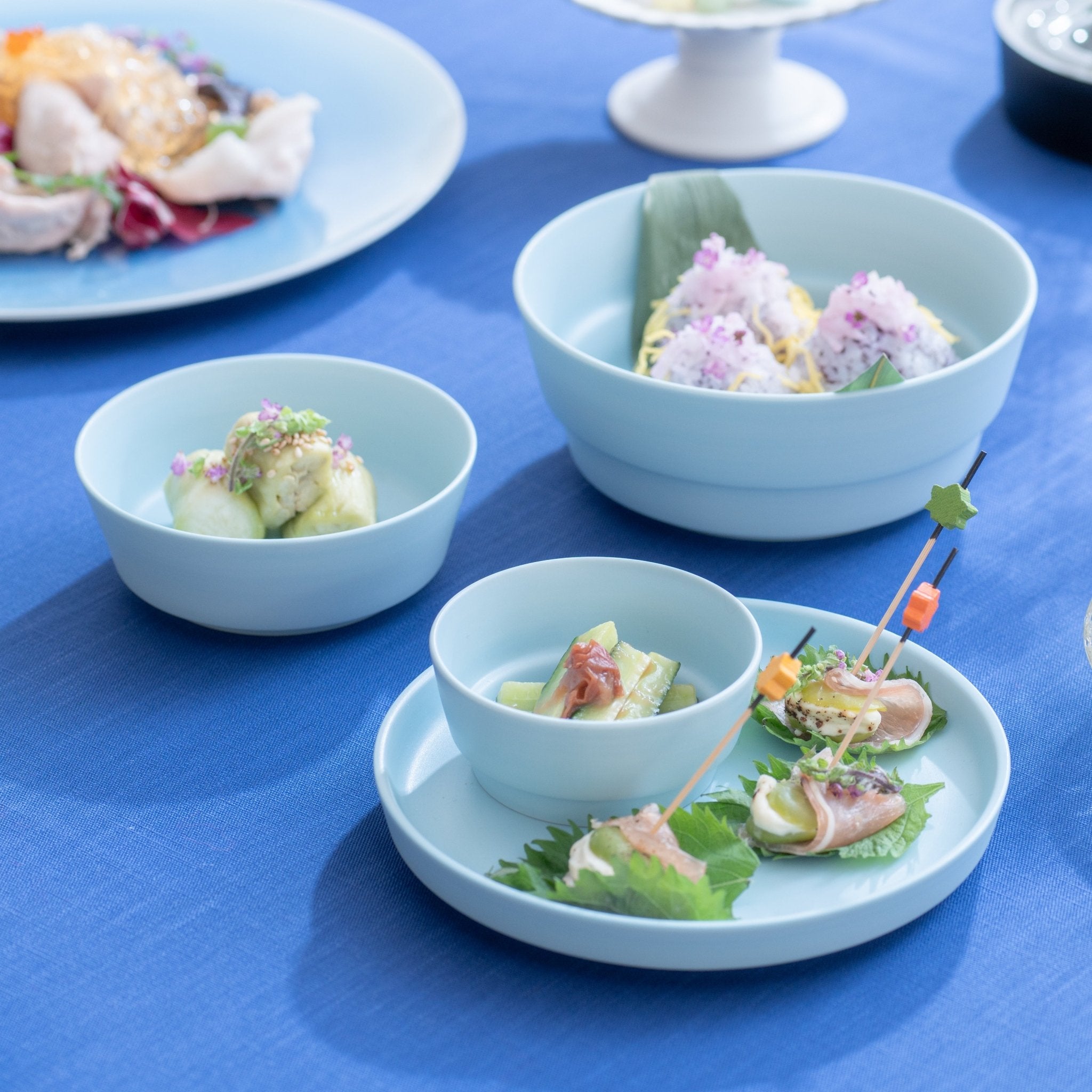 Arita Porcelain Lab Hydrangea Blue Conic Modern Jubako Bento Box - MUSUBI KILN - Quality Japanese Tableware and Gift