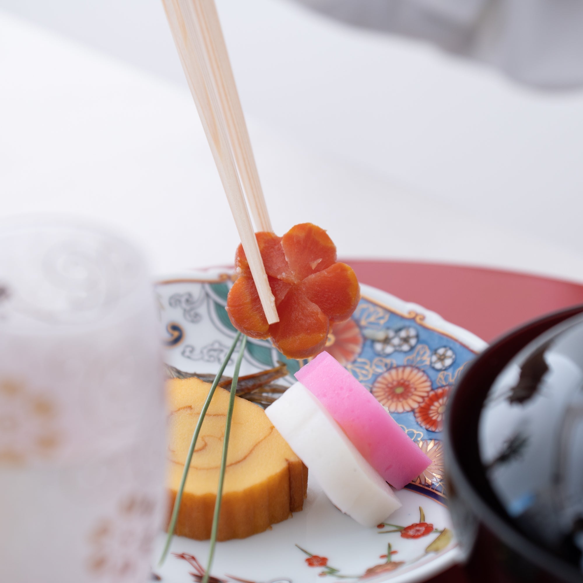 Arita Porcelain Lab Yazaemon Crane and Wave Plate Set - MUSUBI KILN - Quality Japanese Tableware and Gift