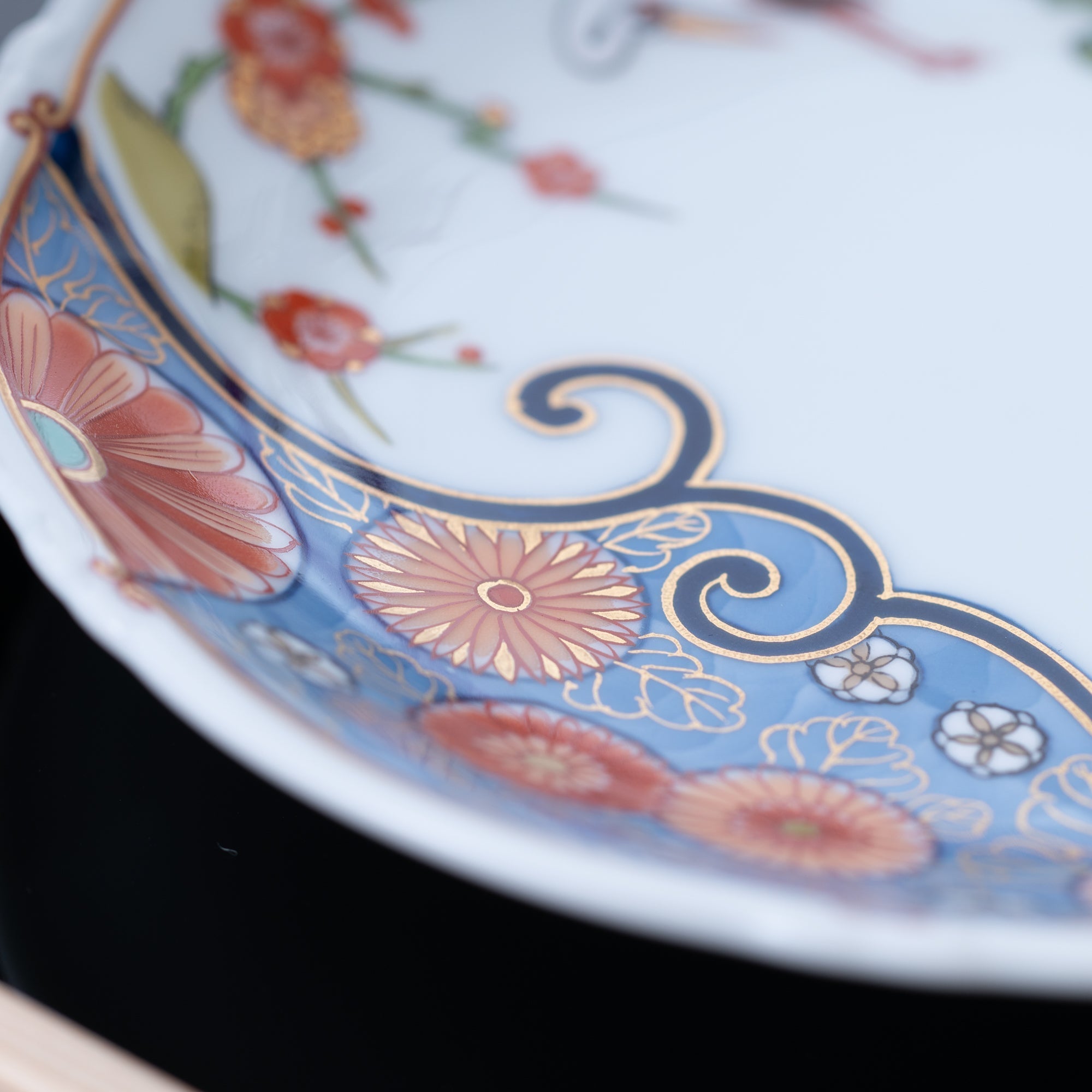 Arita Porcelain Lab Yazaemon Crane and Wave Plate Set - MUSUBI KILN - Quality Japanese Tableware and Gift
