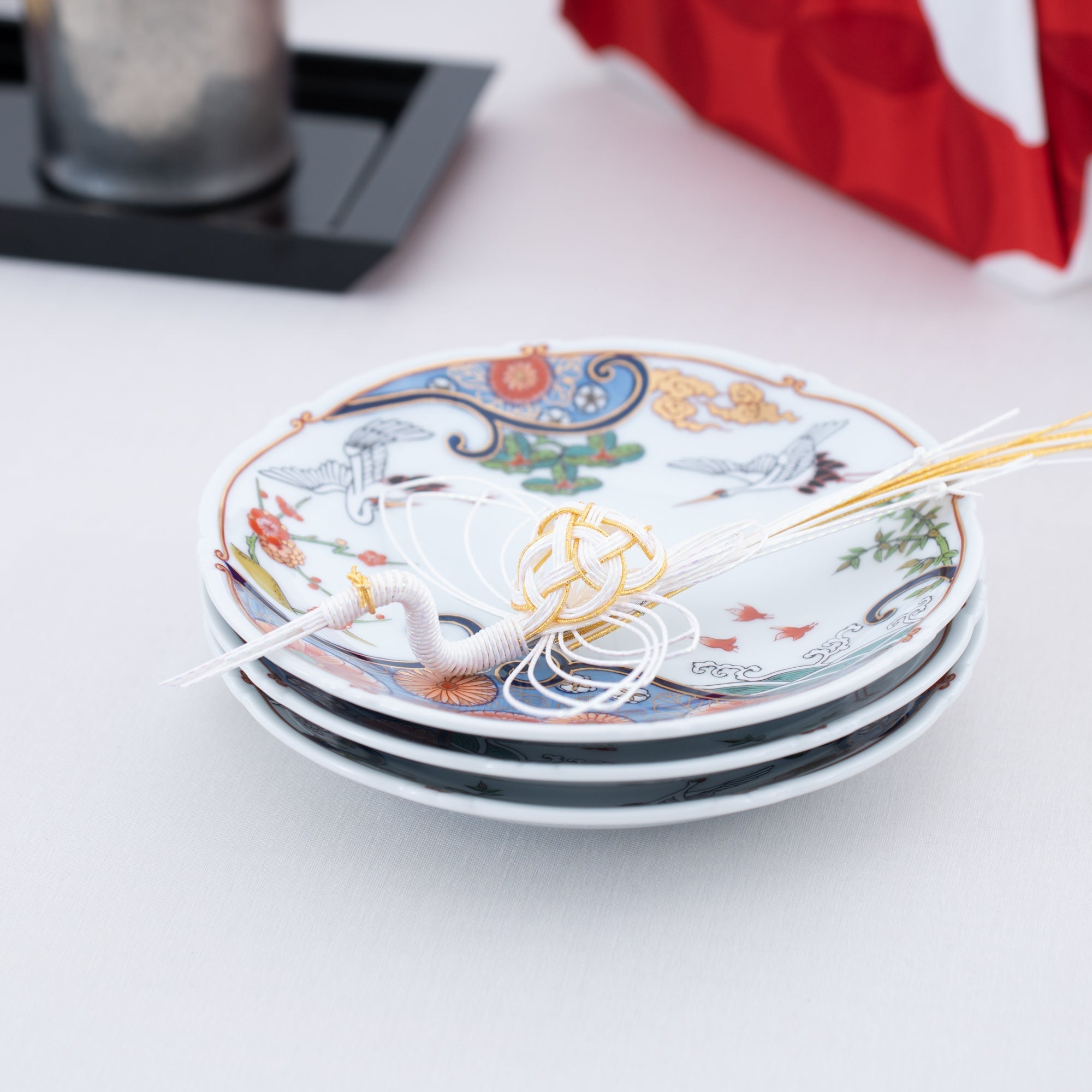 Arita Porcelain Lab Yazaemon Crane and Wave Plate Set - MUSUBI KILN - Quality Japanese Tableware and Gift