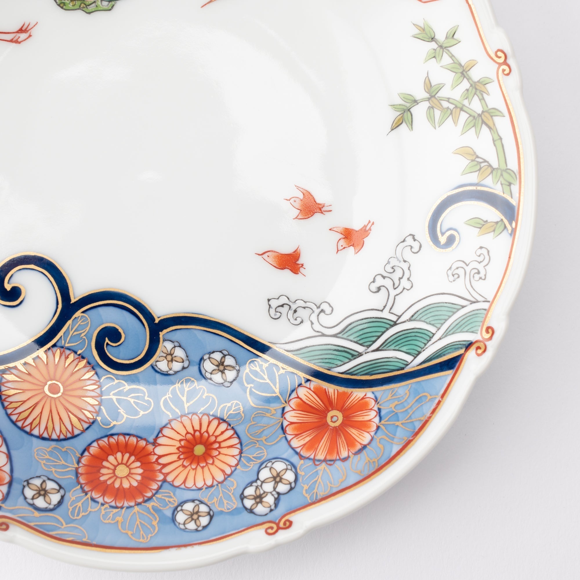 Arita Porcelain Lab Yazaemon Crane and Wave Plate Set - MUSUBI KILN - Quality Japanese Tableware and Gift