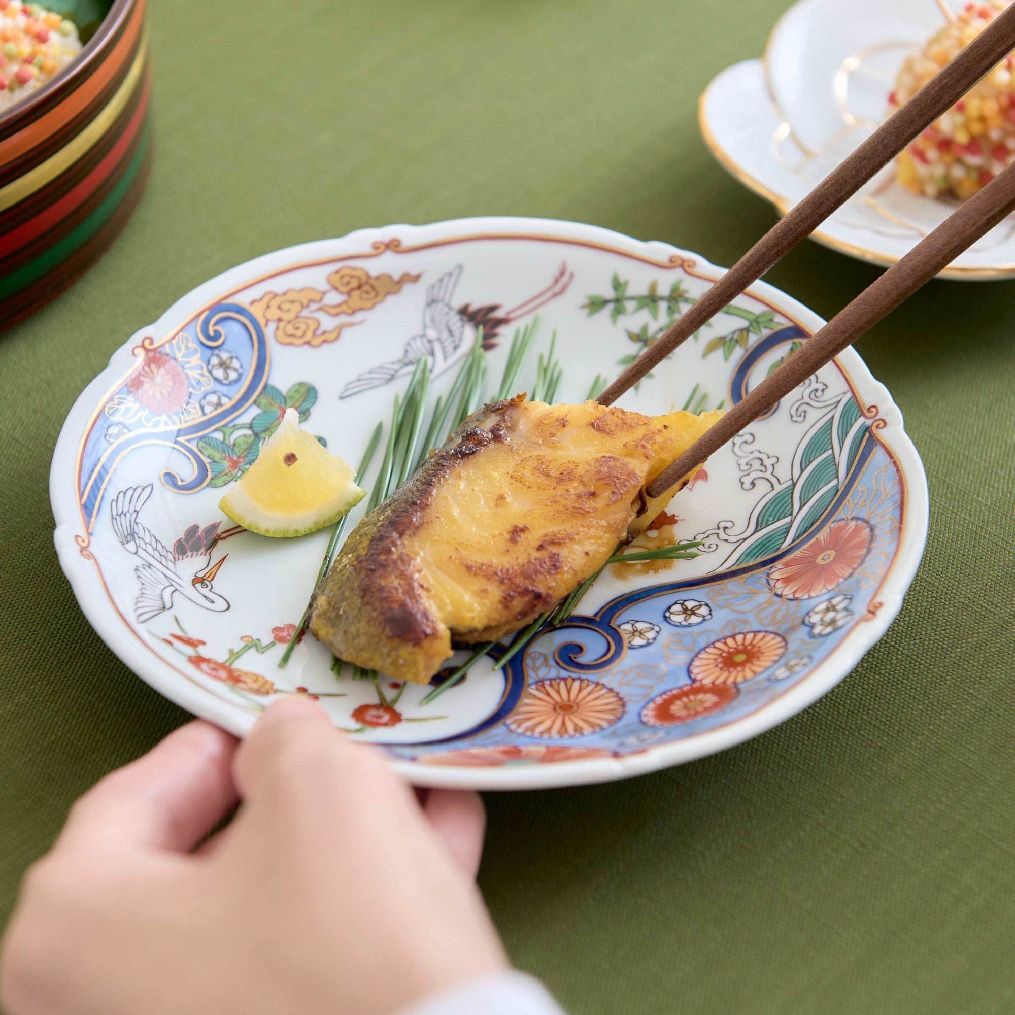 Arita Porcelain Lab Yazaemon Crane and Wave Plate Set - MUSUBI KILN - Quality Japanese Tableware and Gift