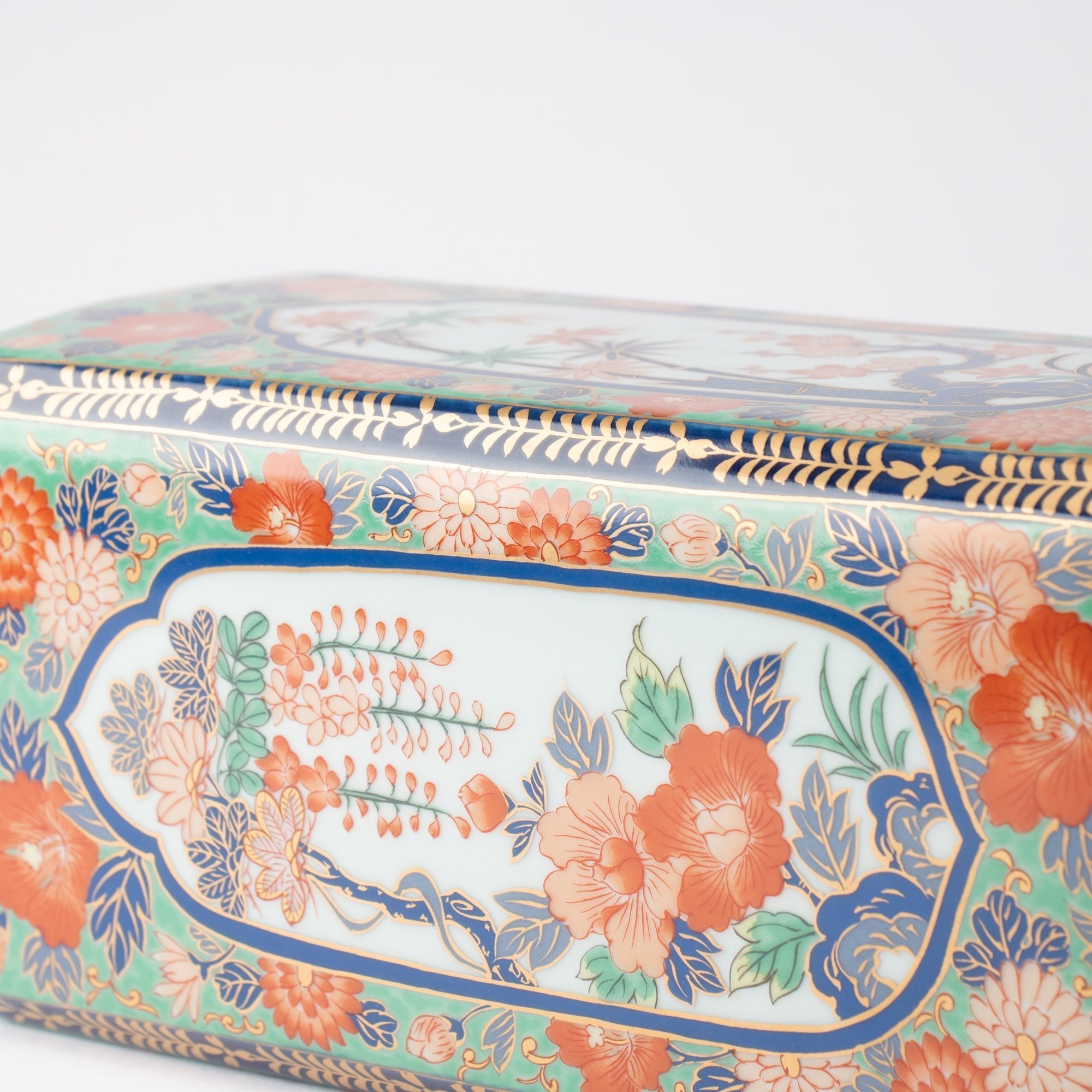 Arita Porcelain Lab Yazaemon Flower Vase - MUSUBI KILN - Quality Japanese Tableware and Gift