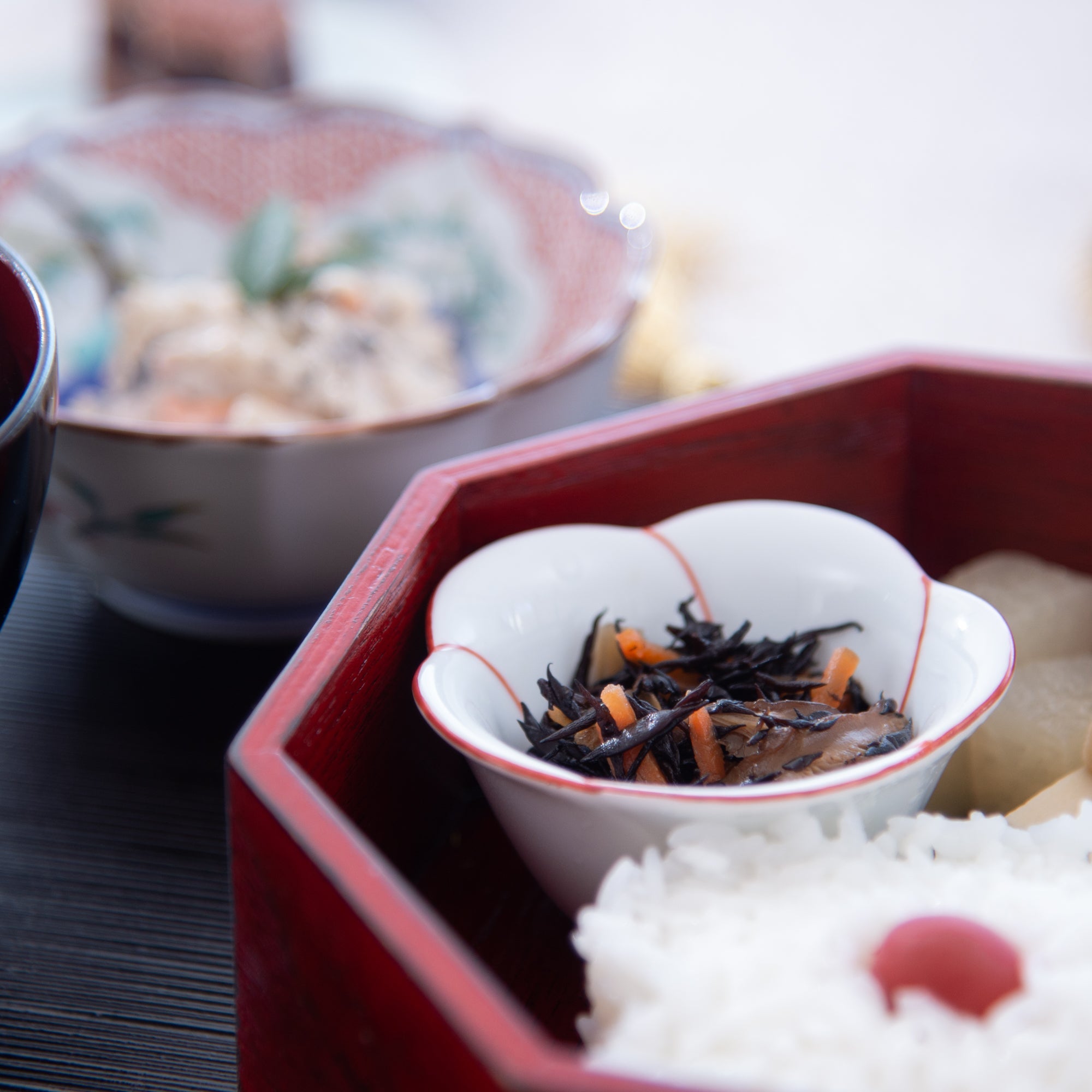 Arita Porcelain Lab Yazaemon Plum - shaped Kobachi Small Bowl Set - MUSUBI KILN - Quality Japanese Tableware and Gift