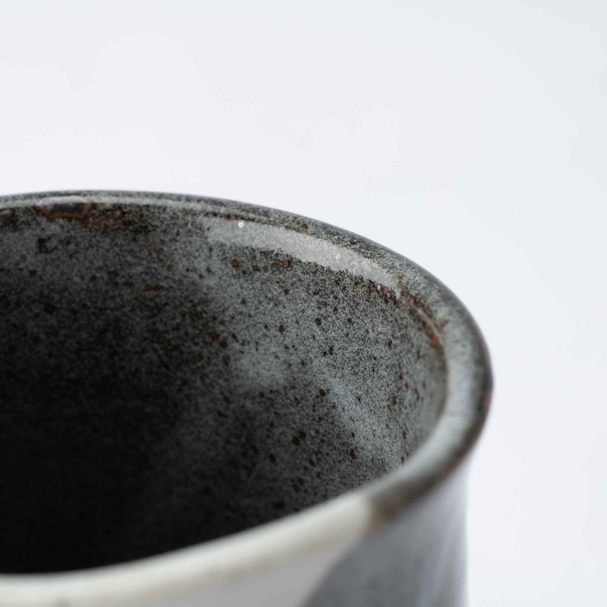 Atelier Yu Cats In Sunny Spot Kutani Yunomi Japanese Teacup - MUSUBI KILN - Quality Japanese Tableware and Gift