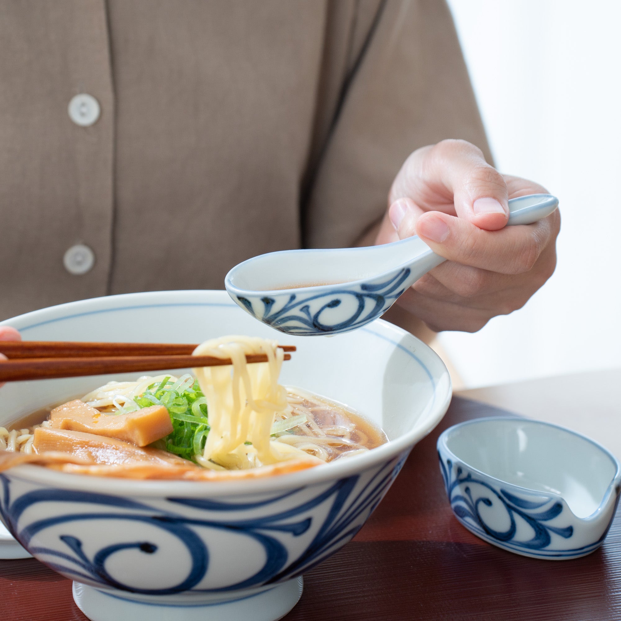 Baizan Kiln Arabesque Tobe Ramen Spoon with Spoon Rest - MUSUBI KILN - Quality Japanese Tableware and Gift