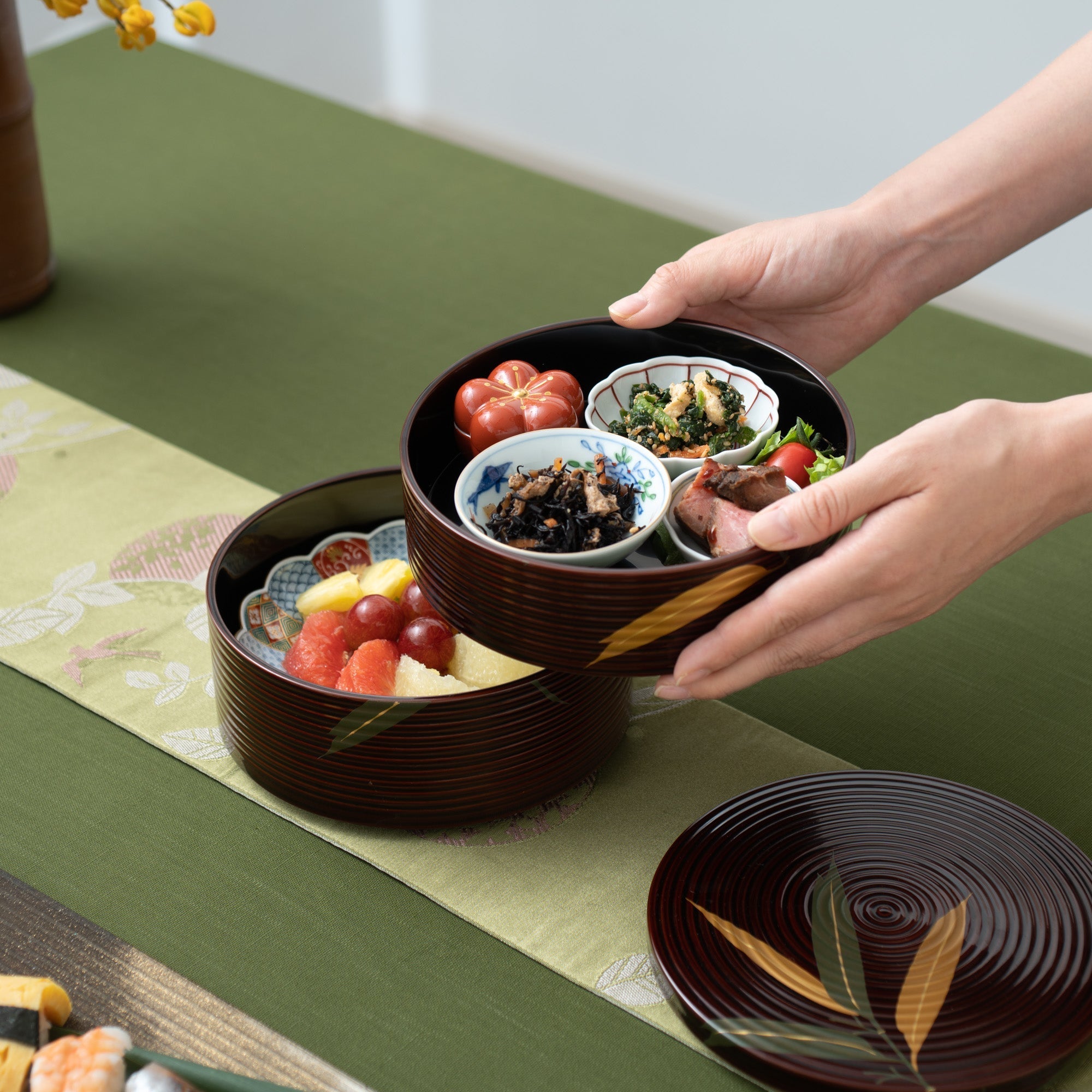Bamboo Grass Maki - e Yamanaka Lacquerware Two Tiers Round Jubako Bento Box - MUSUBI KILN - Quality Japanese Tableware and Gift