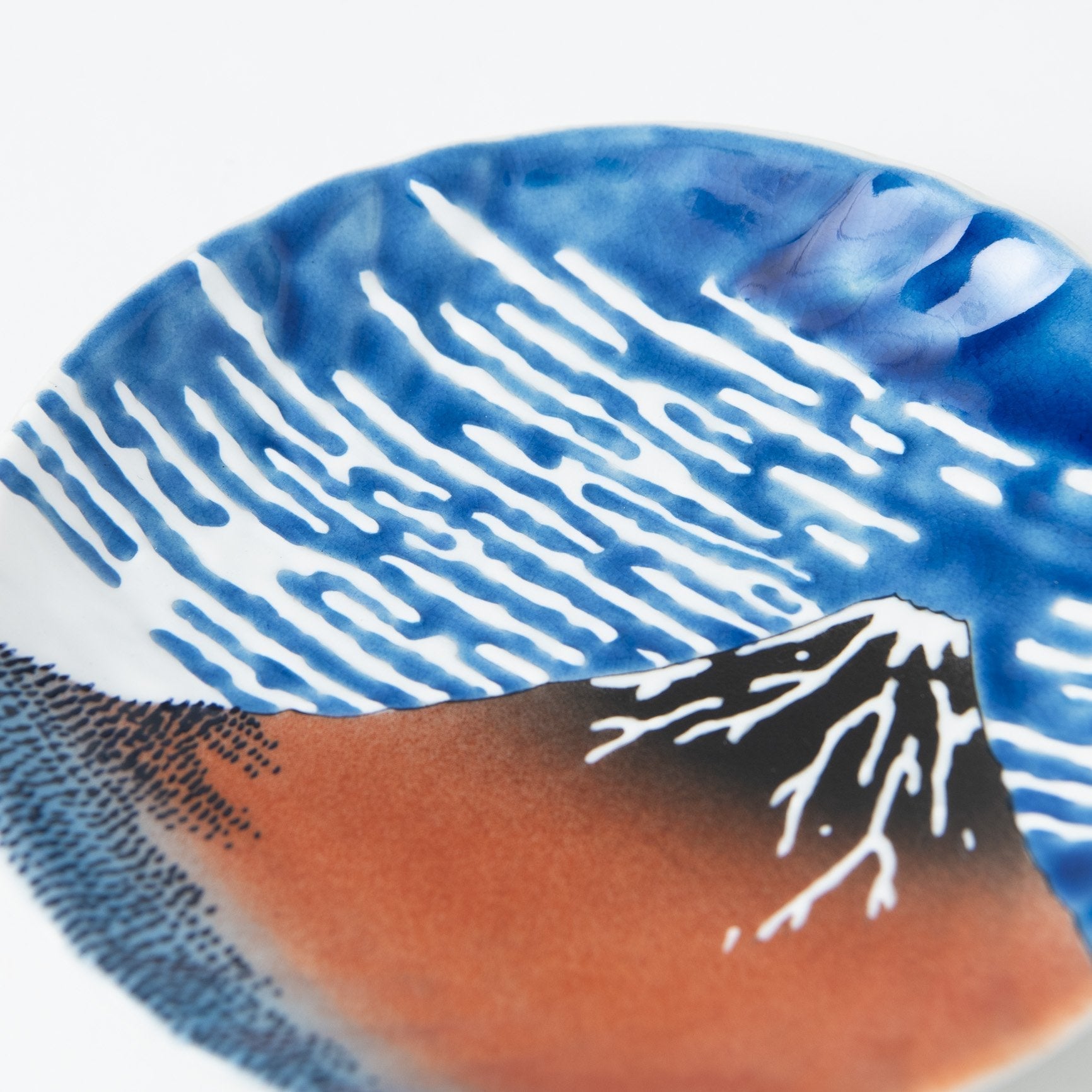 Bizan Kiln Hokusai Fuji Kutani Round Plate - MUSUBI KILN - Quality Japanese Tableware and Gift