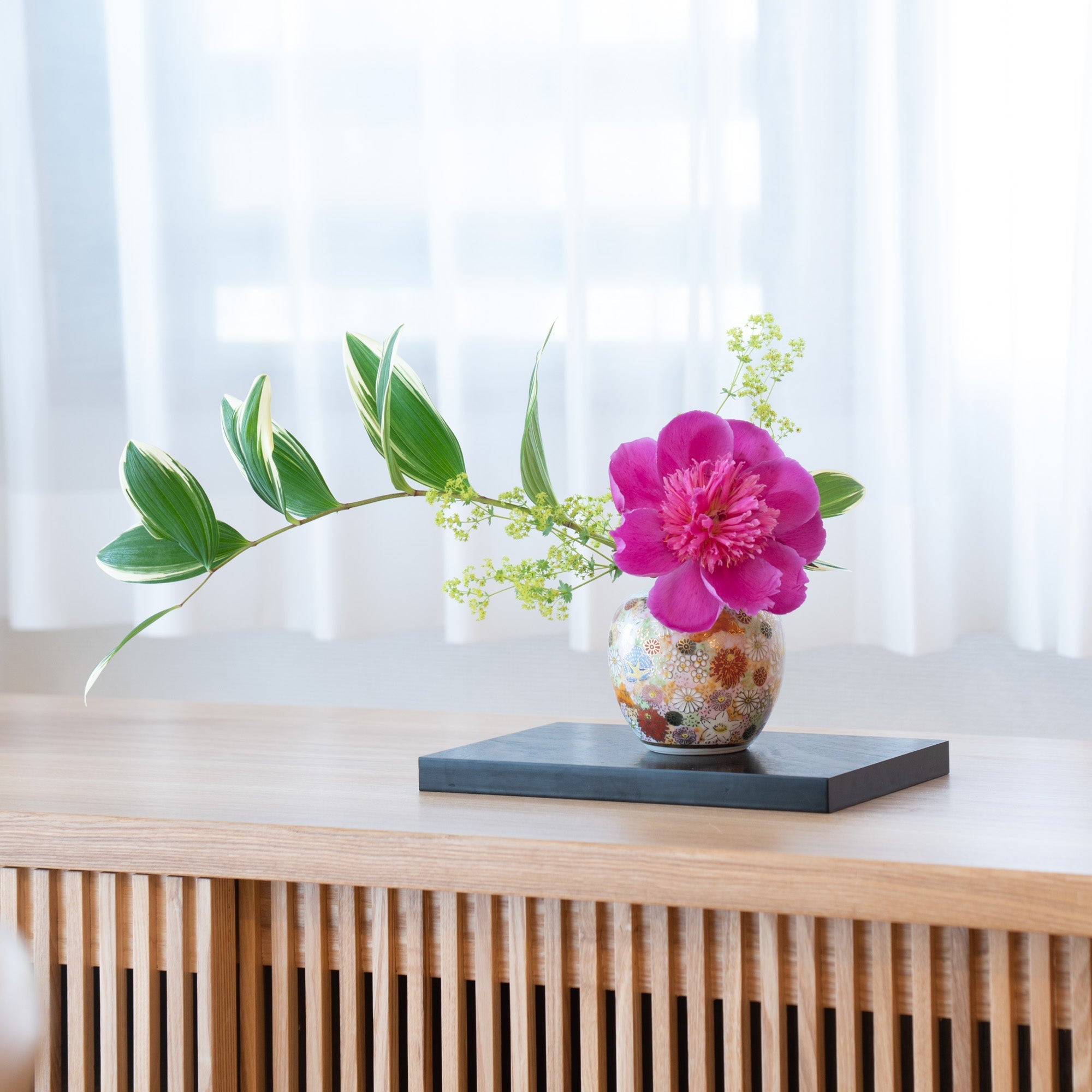 Black Rectangular Decorative Stand S - MUSUBI KILN - Quality Japanese Tableware and Gift