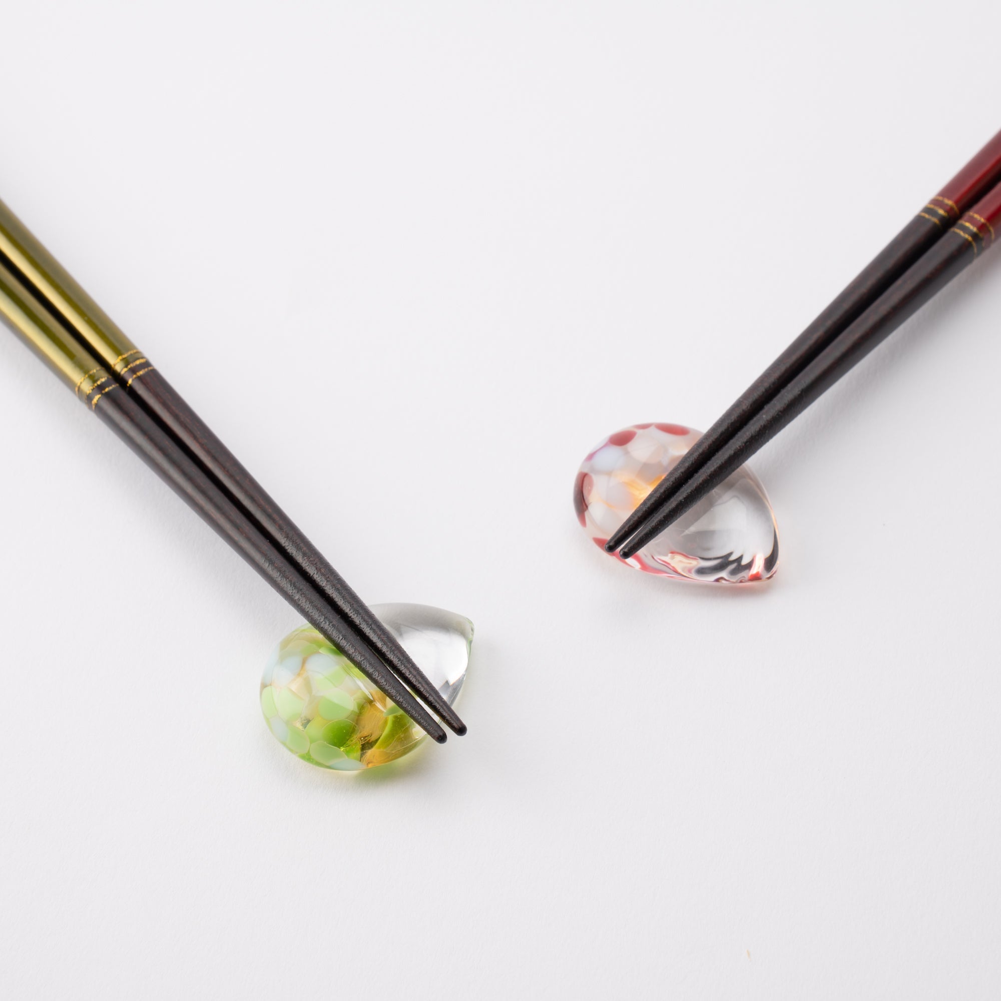 Cherry Blossoms Wakasa Lacquerware Chopsticks 23 cm (9 in) / 21 cm (8.3 in) and Apple Chopstick Rests (Set of Two) - MUSUBI KILN - Quality Japanese Tableware and Gift