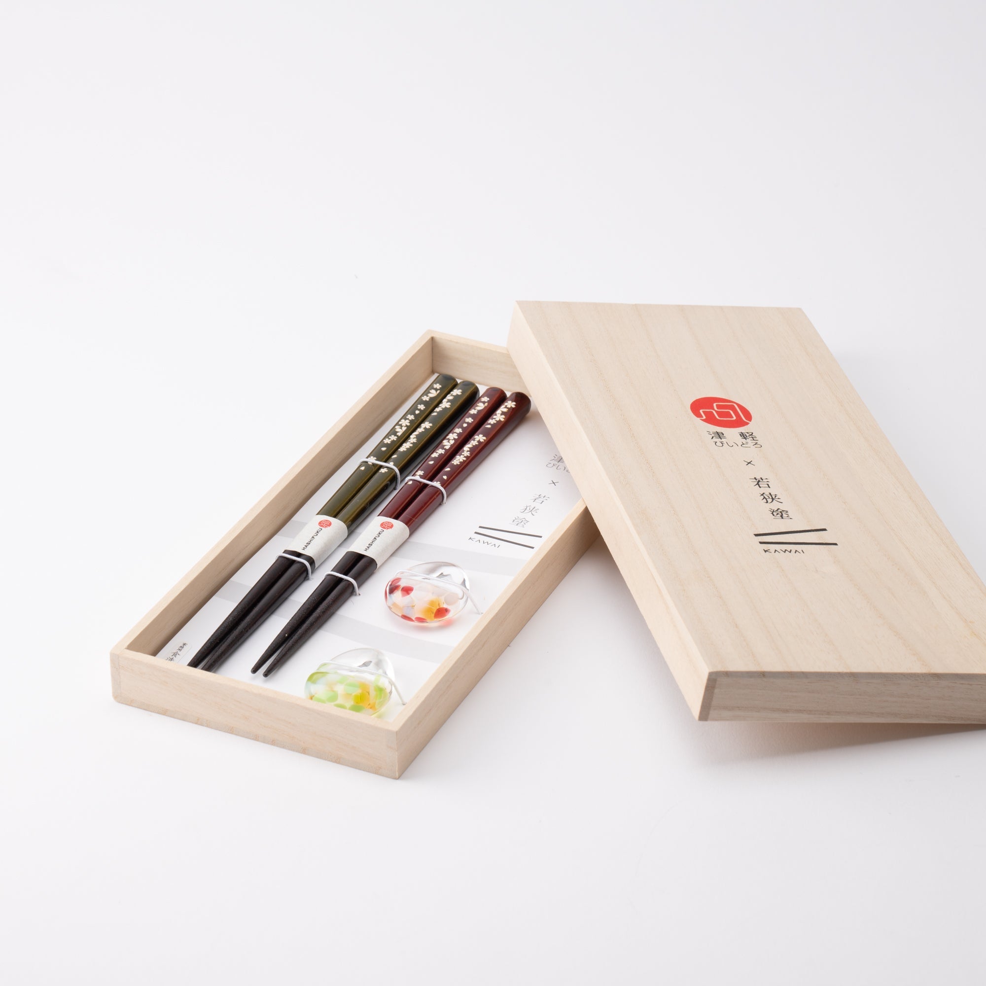 Cherry Blossoms Wakasa Lacquerware Chopsticks 23 cm (9 in) / 21 cm (8.3 in) and Apple Chopstick Rests (Set of Two) - MUSUBI KILN - Quality Japanese Tableware and Gift