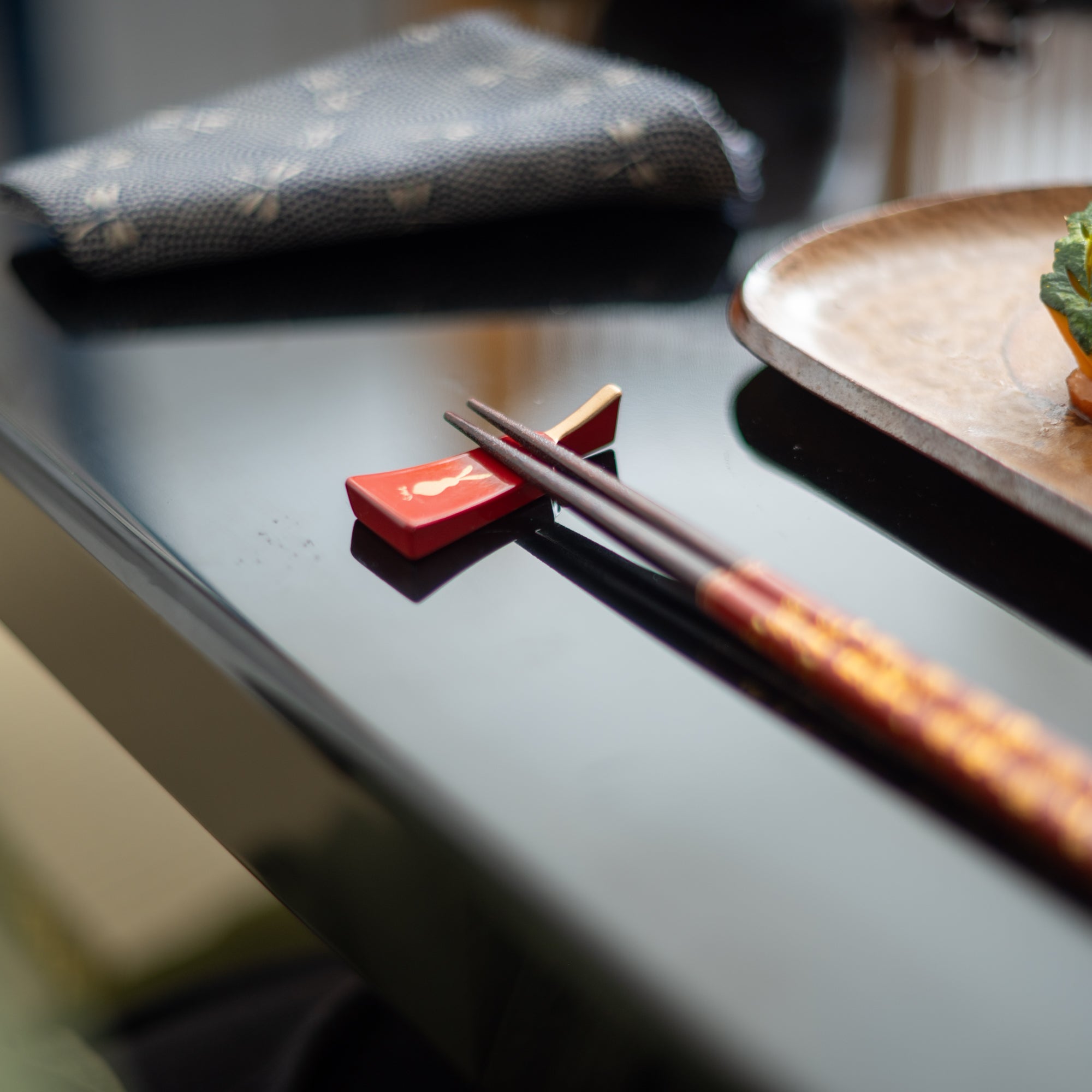 Cherry Blossoms Wakasa Lacquerware Chopsticks 23 cm (9 in) / 21 cm (8.3 in) and Chopstick Rests (Set of Two) - MUSUBI KILN - Quality Japanese Tableware and Gift