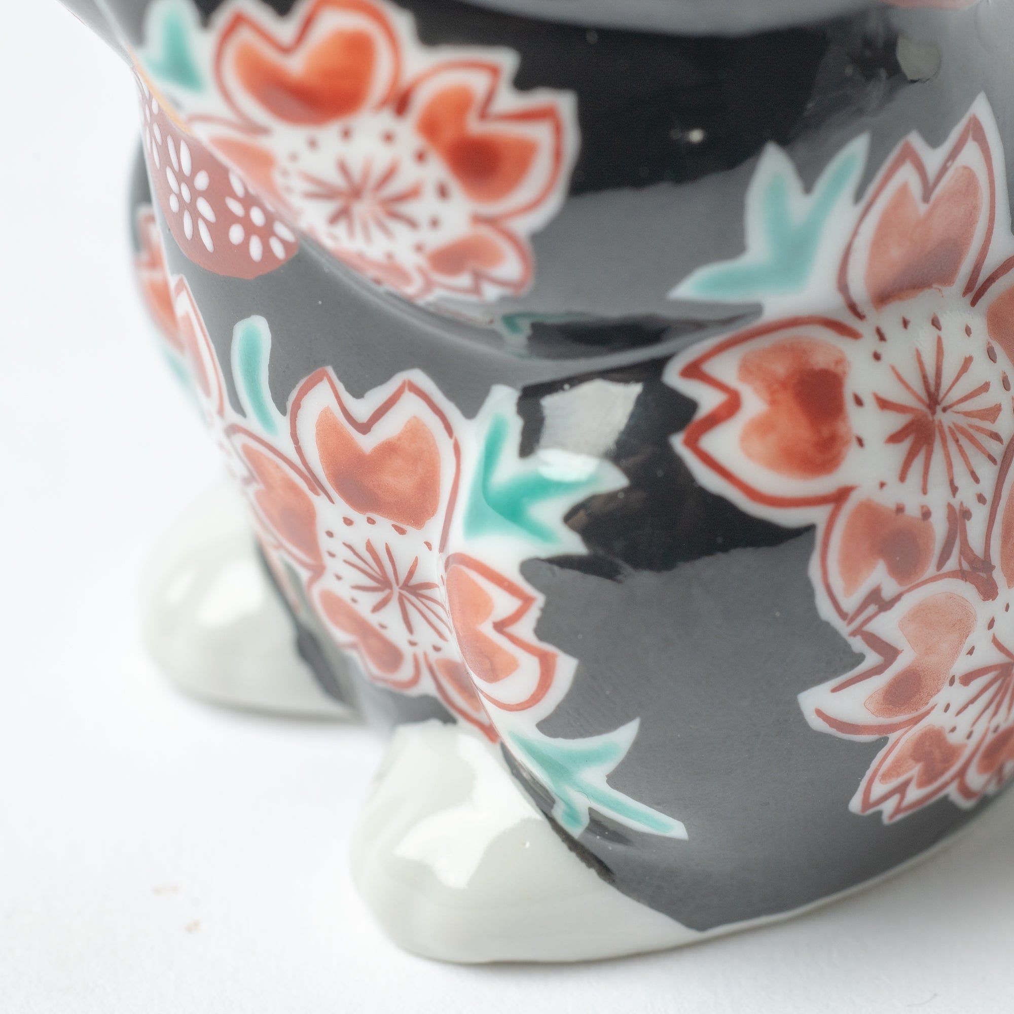 Choho Kiln Black Sakura Oinori Neko Kutani Lucky Cat 3.7in - MUSUBI KILN - Quality Japanese Tableware and Gift