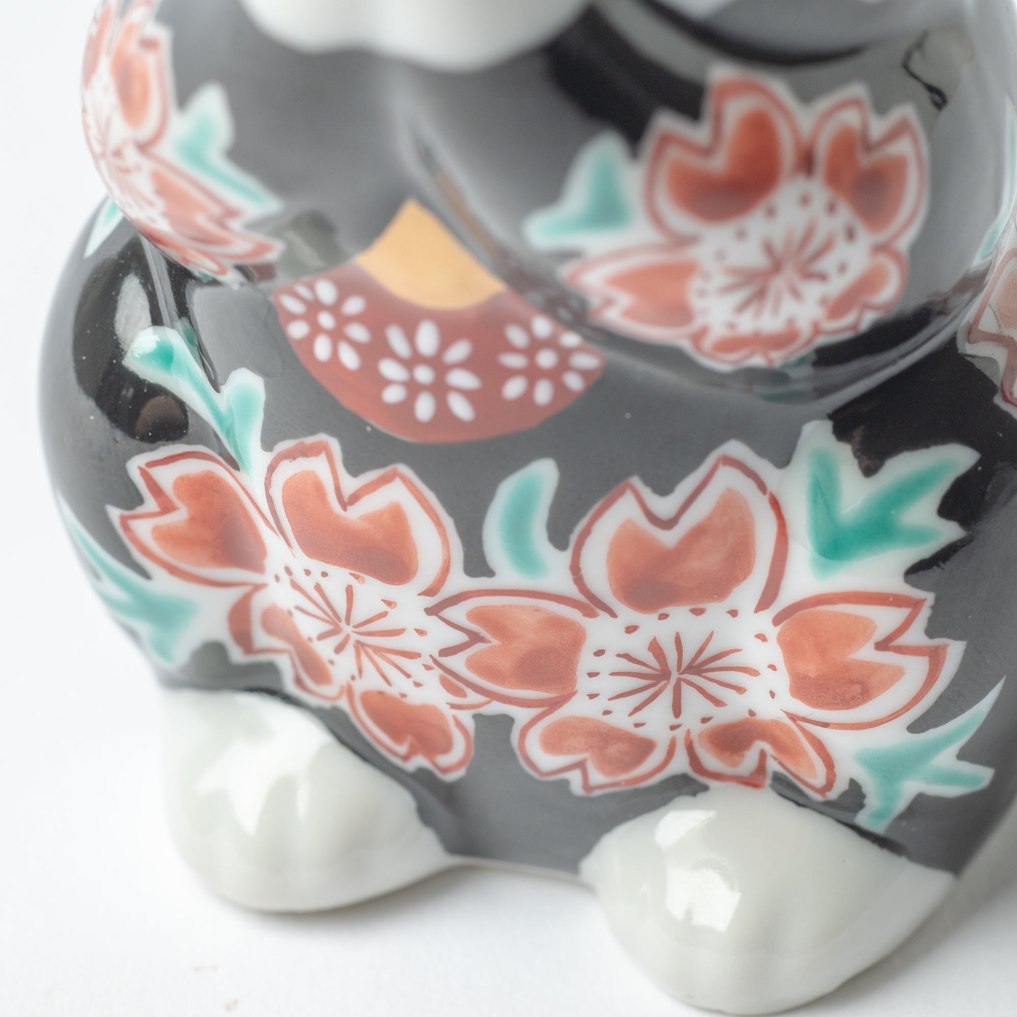 Choho Kiln Black Sakura Oinori Neko Kutani Lucky Cat 3.7in - MUSUBI KILN - Quality Japanese Tableware and Gift