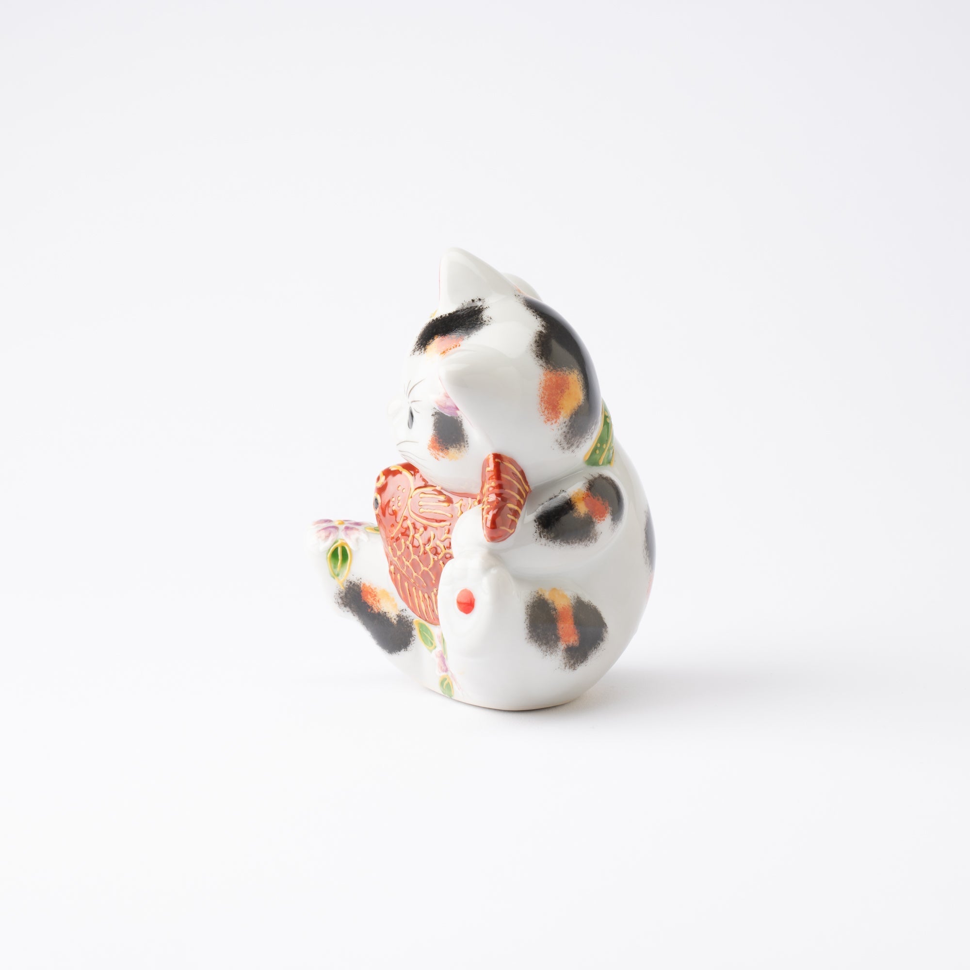 Choho Kiln Tabby Kutani Lucky Cat with Sea Bream - MUSUBI KILN - Quality Japanese Tableware and Gift