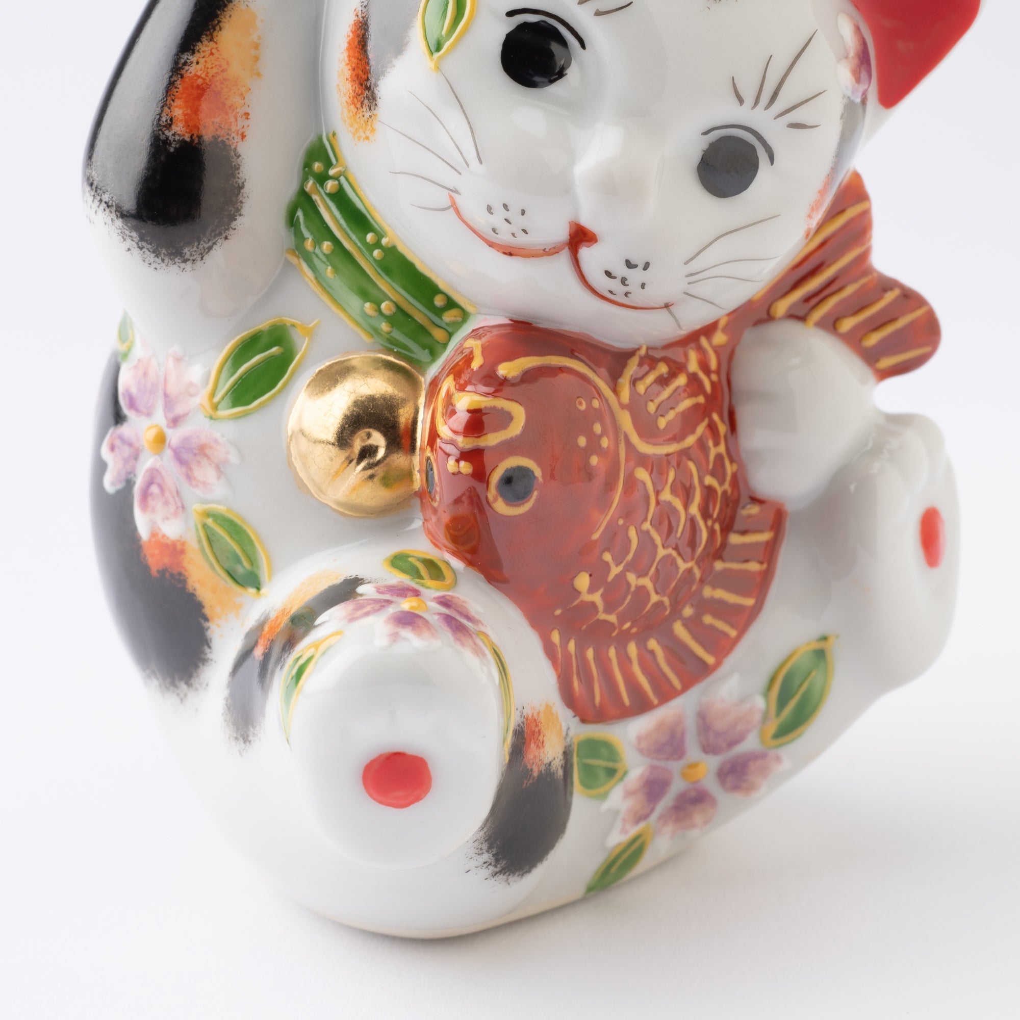 Choho Kiln Tabby Kutani Lucky Cat with Sea Bream - MUSUBI KILN - Quality Japanese Tableware and Gift