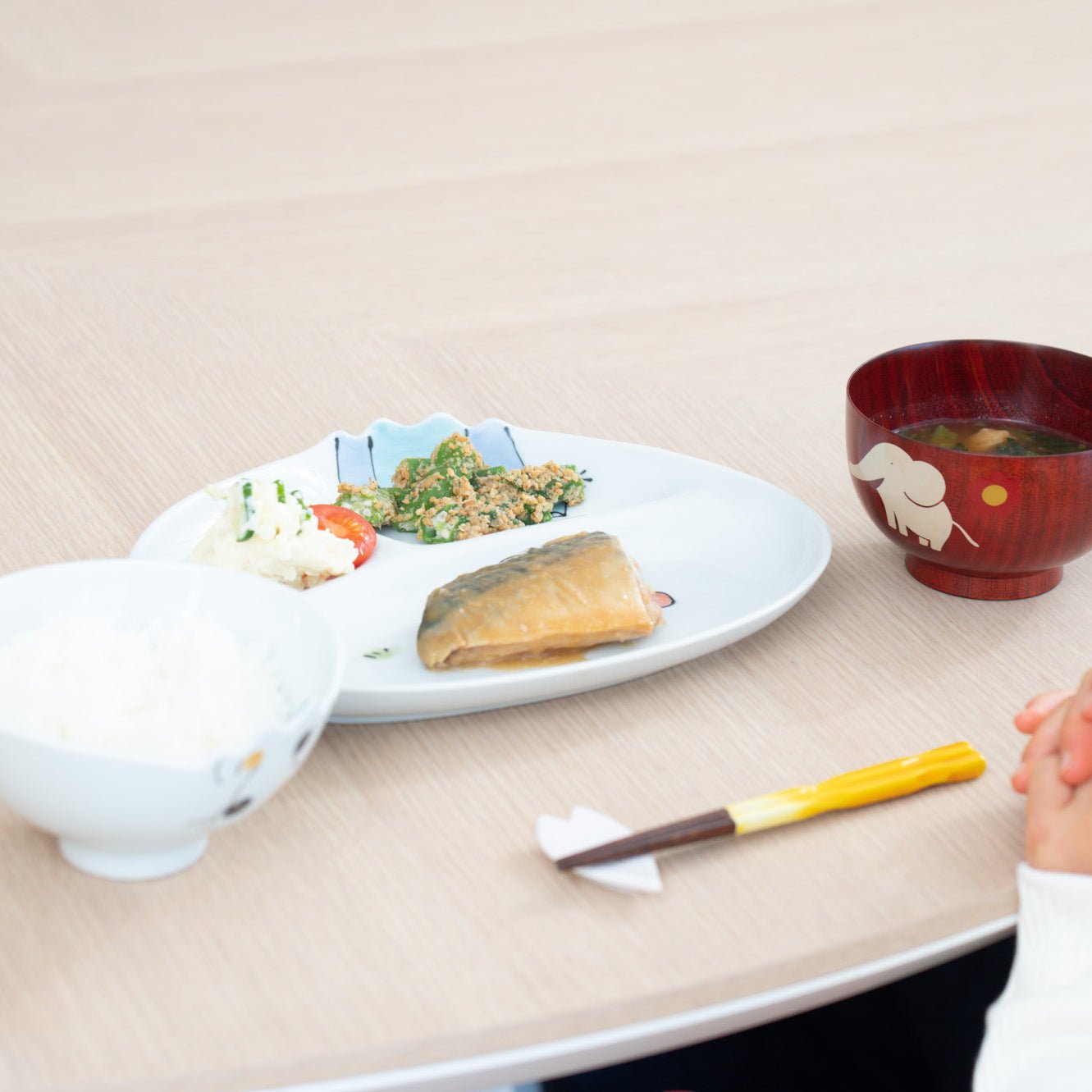 Elephant Hasami Wave Children's Divided Plate - MUSUBI KILN - Quality Japanese Tableware and Gift