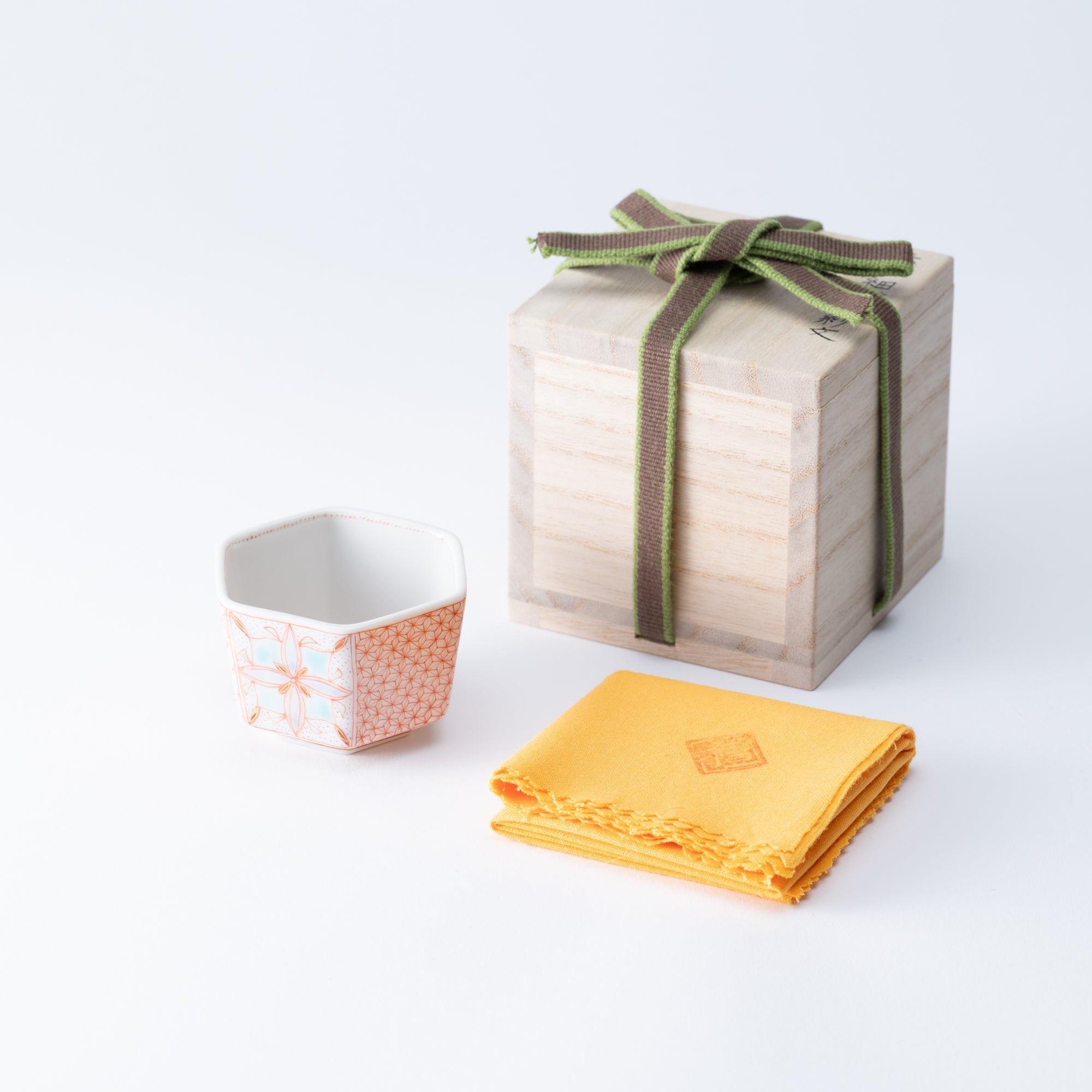 Fukushima Reiko Akae - Saibyo Sarasa Kutani Sake Cup - MUSUBI KILN - Quality Japanese Tableware and Gift