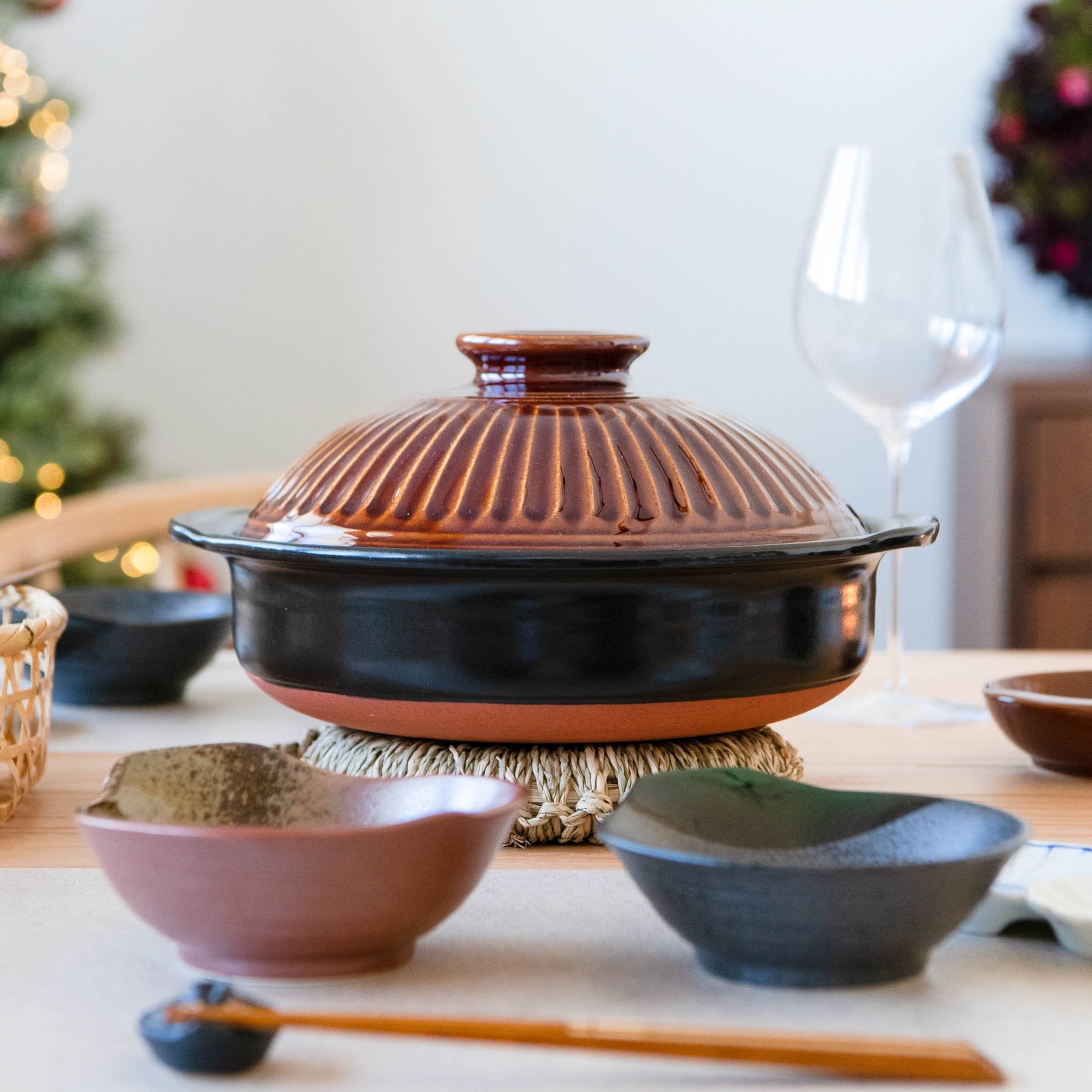 Ginpo Kikka Banko Donabe Japanese Clay Pot for 2 to 3 persons - MUSUBI KILN - Quality Japanese Tableware and Gift