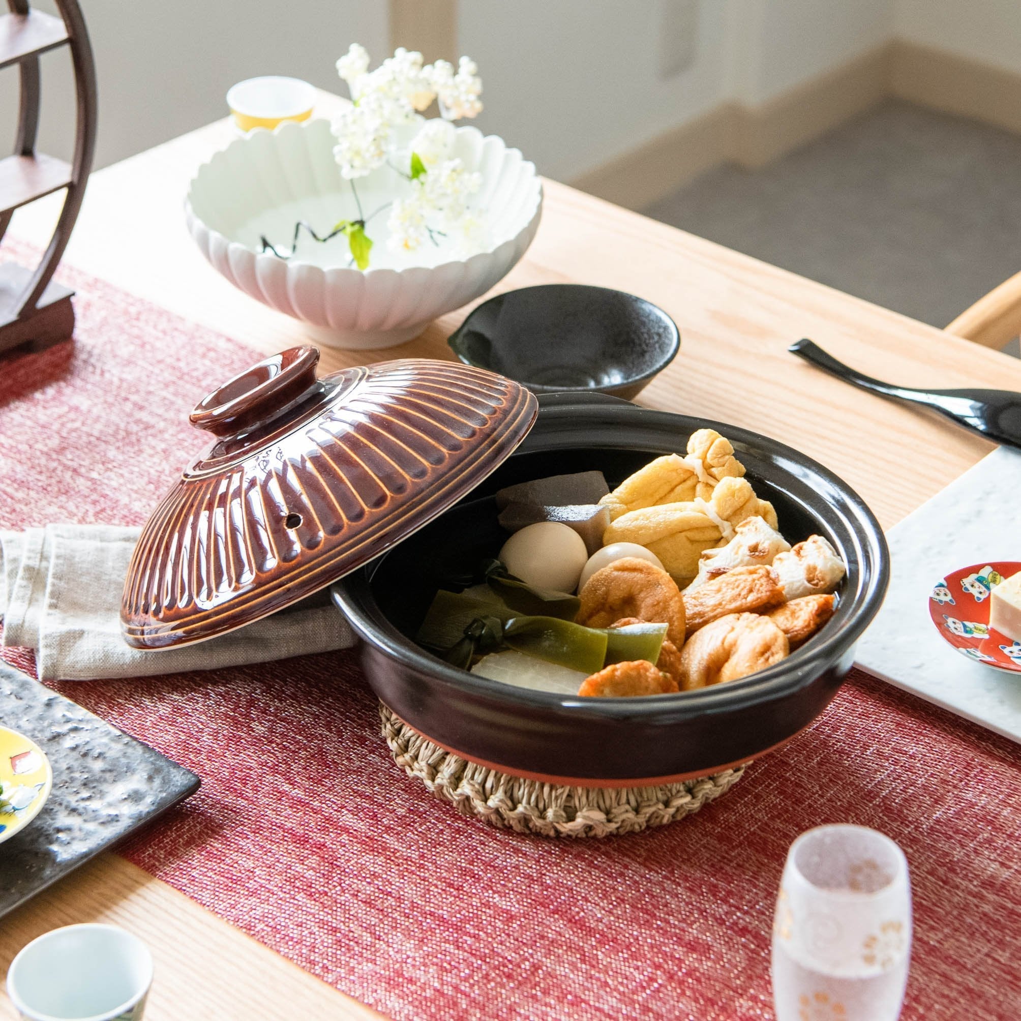 Ginpo Kikka Banko Donabe Japanese Clay Pot for 2 to 3 persons - MUSUBI KILN - Quality Japanese Tableware and Gift