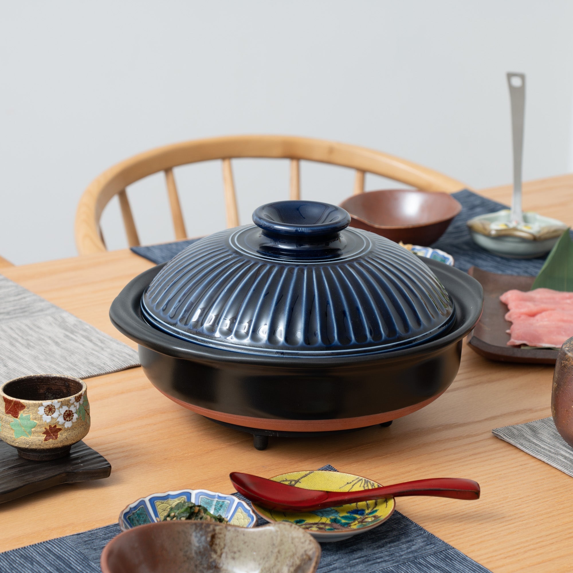 Ginpo Kikka Banko Donabe Japanese Clay Pot for 3 to 4 persons - MUSUBI KILN - Quality Japanese Tableware and Gift