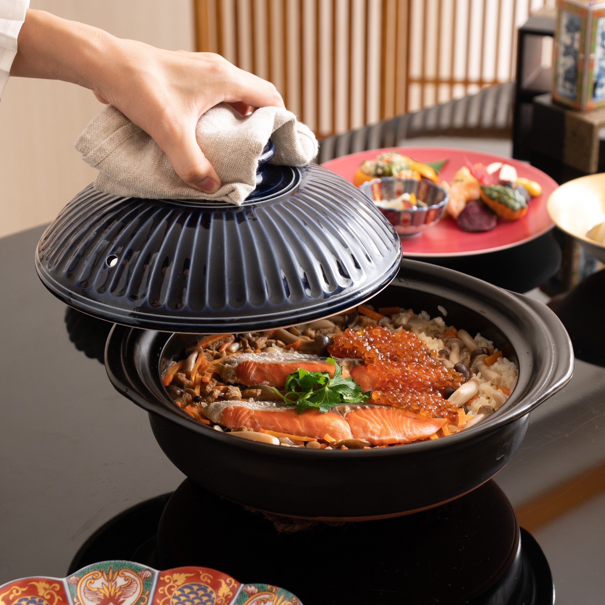 Ginpo Kikka Banko Donabe Japanese Clay Pot for 3 to 4 persons - MUSUBI KILN - Quality Japanese Tableware and Gift