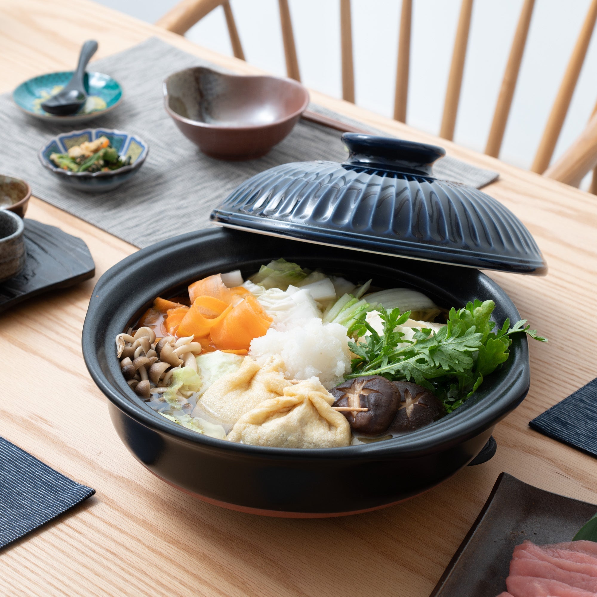 Ginpo Kikka Banko Donabe Japanese Clay Pot for 3 to 4 persons - MUSUBI KILN - Quality Japanese Tableware and Gift